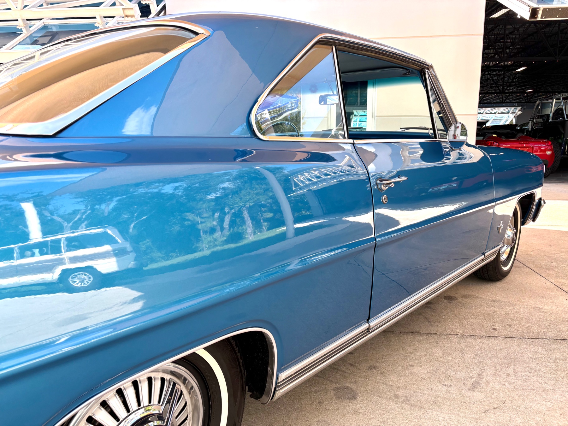 Vehicle photo 16