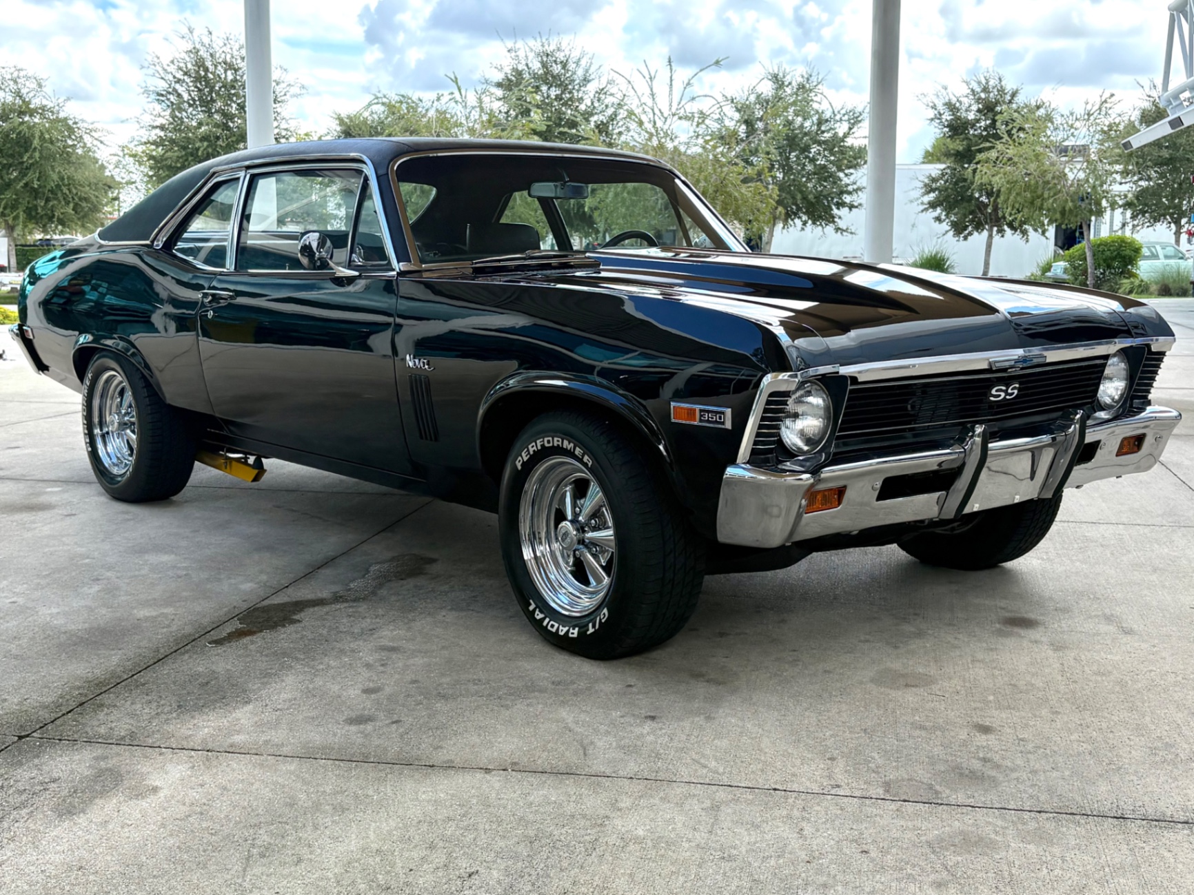 Vehicle photo 4