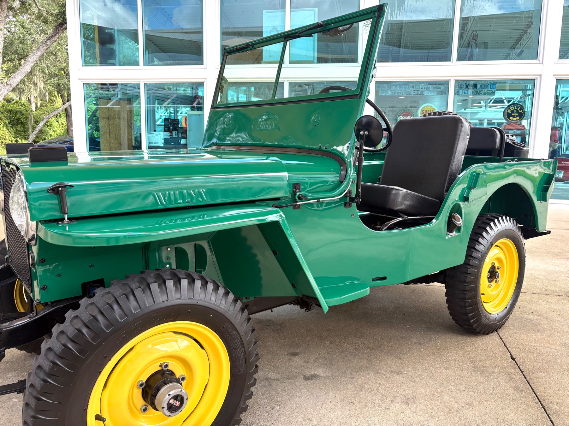 Vehicle photo 12