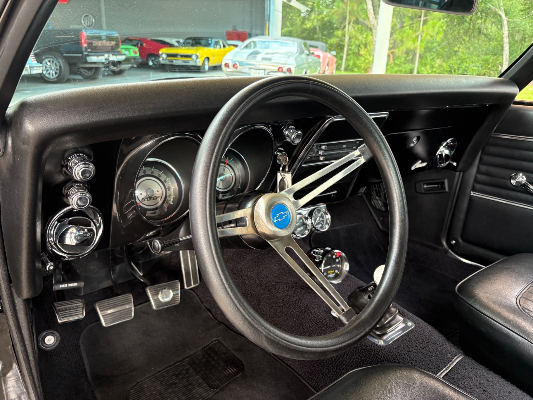 Vehicle photo 33