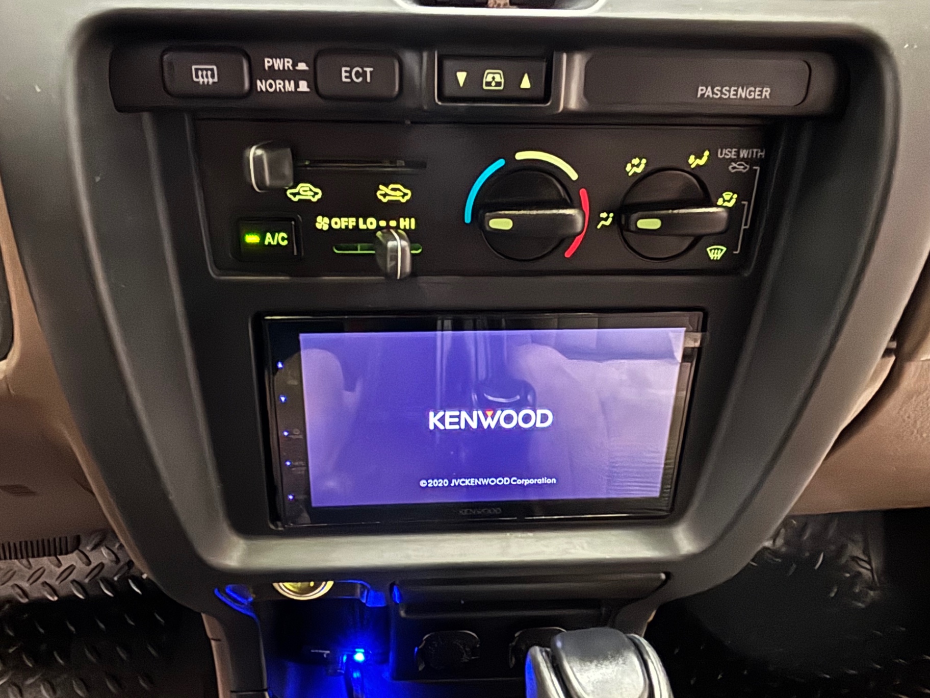 Vehicle photo 22