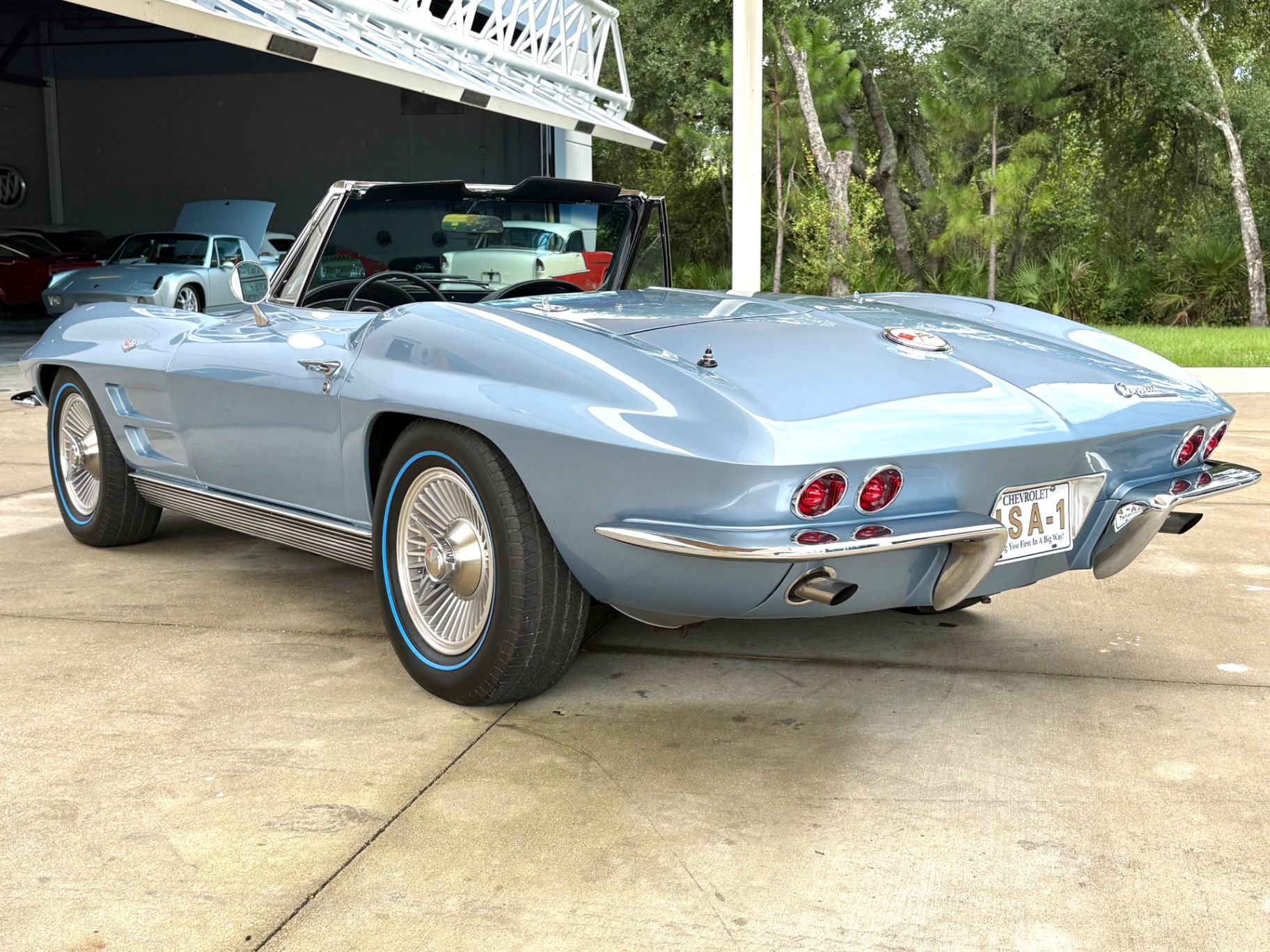 Vehicle photo 10