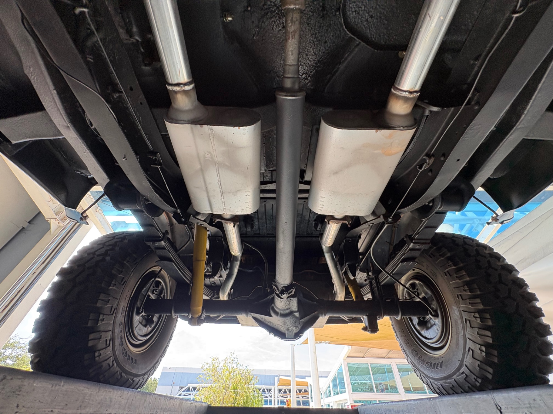 Vehicle photo 54