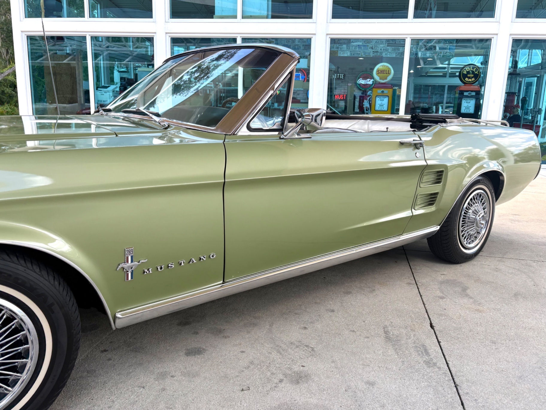Vehicle photo 13