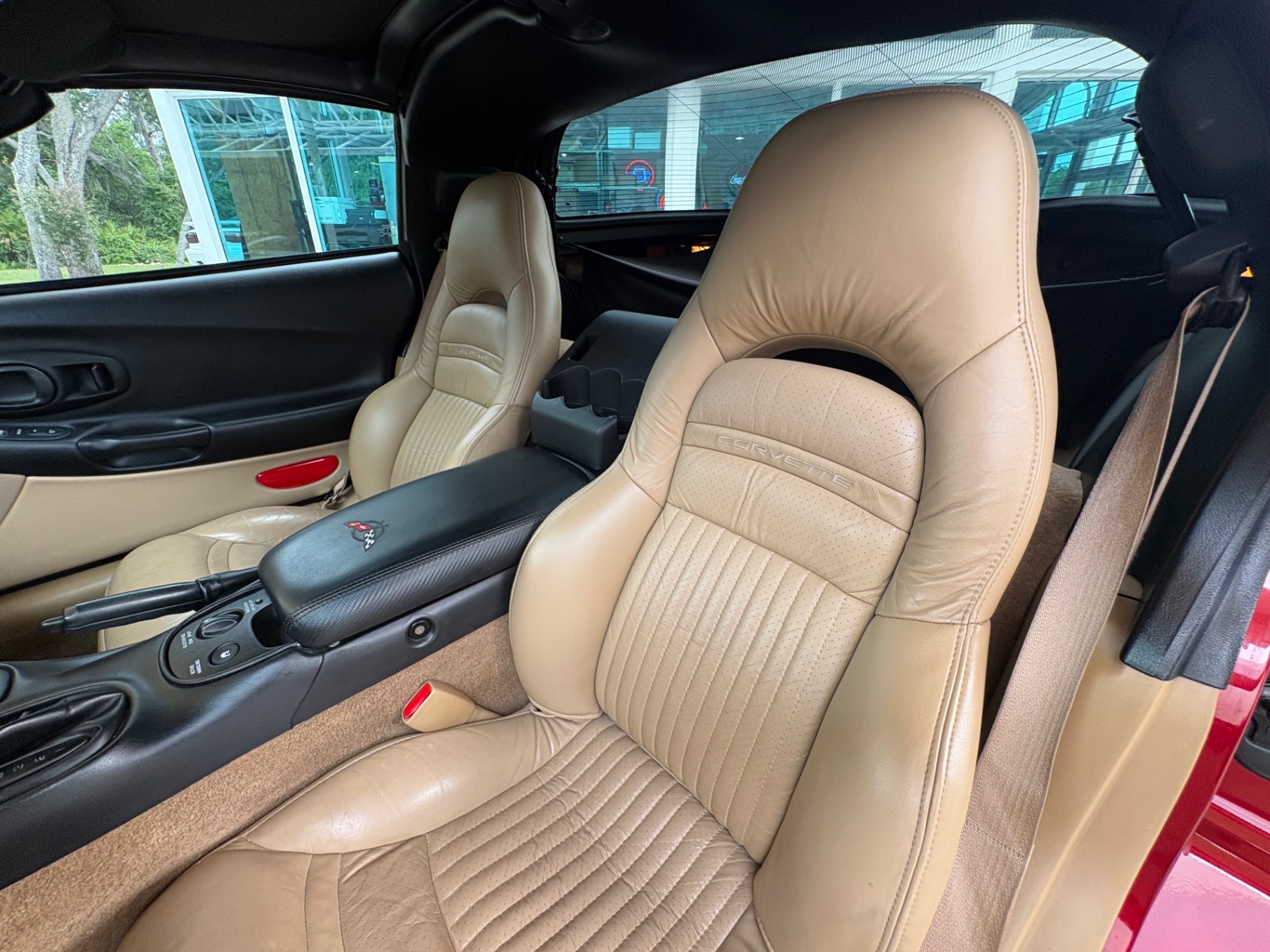 Vehicle photo 33