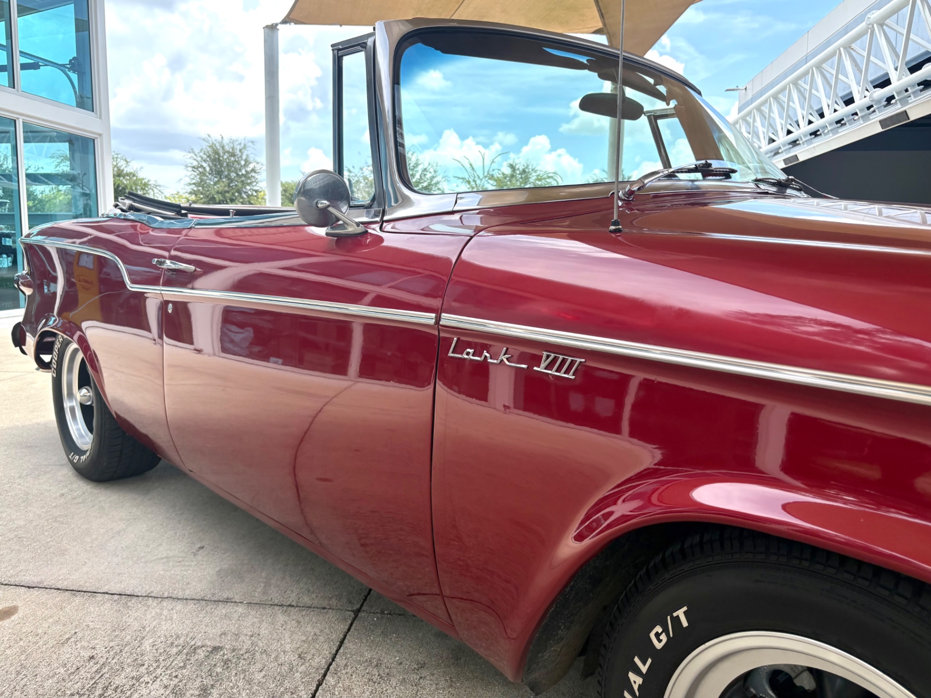 Vehicle photo 18