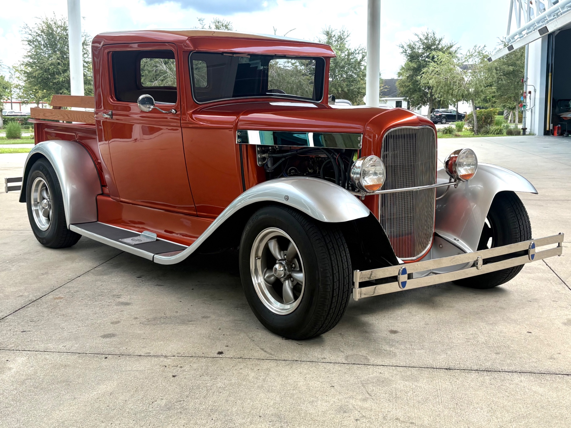 Vehicle photo 4
