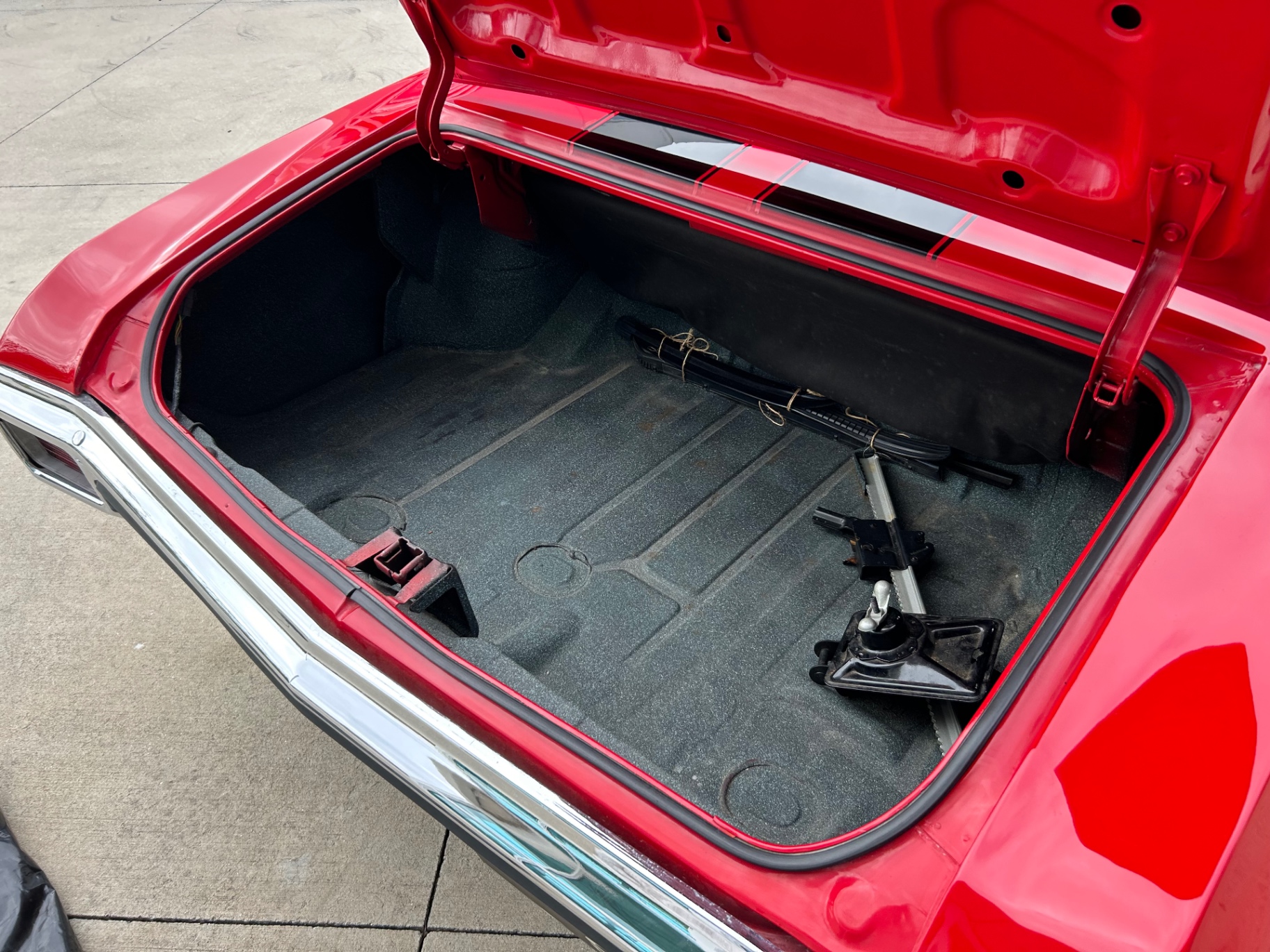 Vehicle photo 7