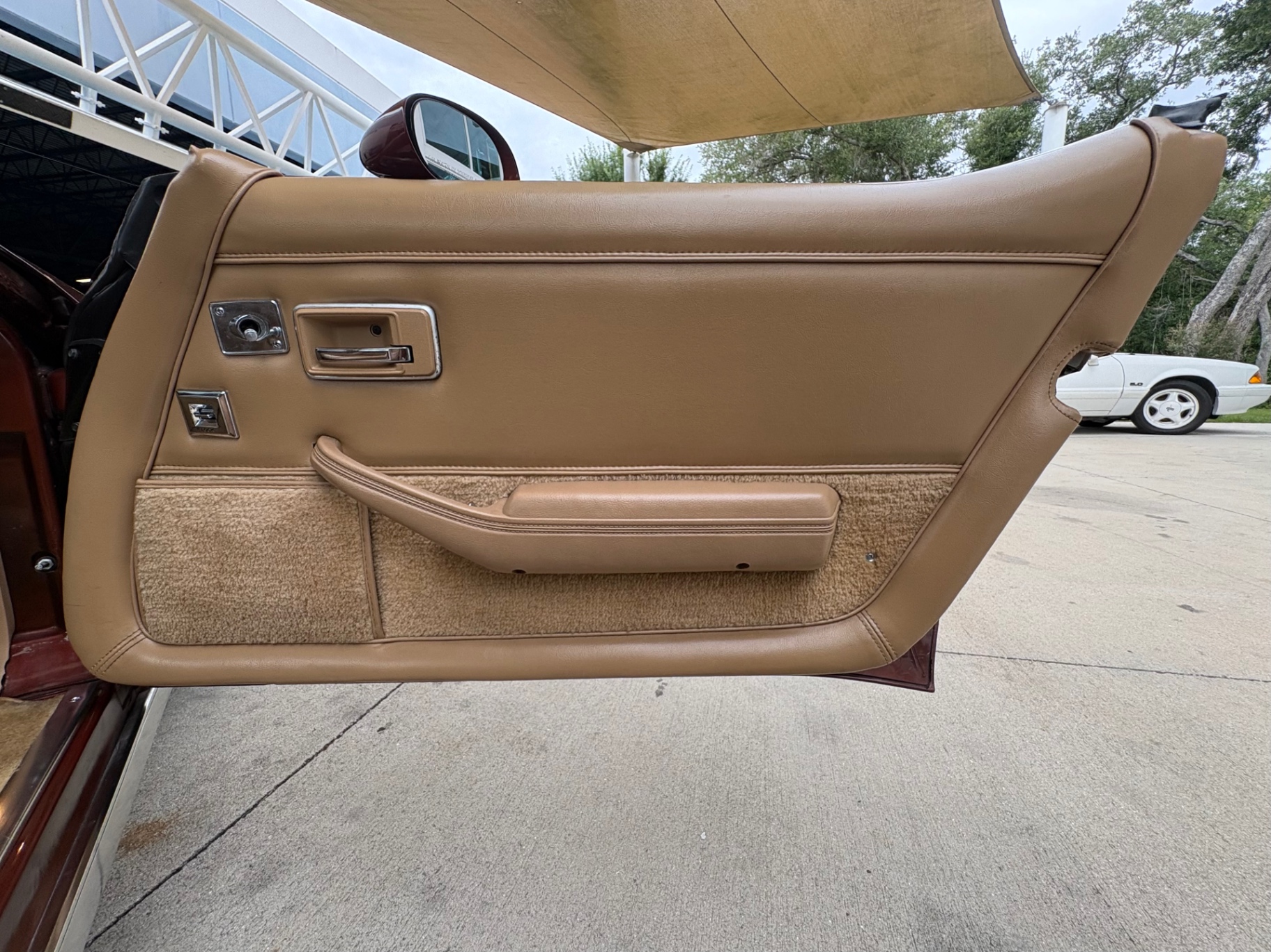 Vehicle photo 37