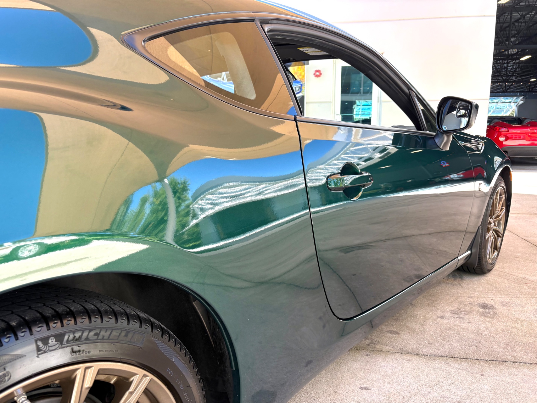 Vehicle photo 16