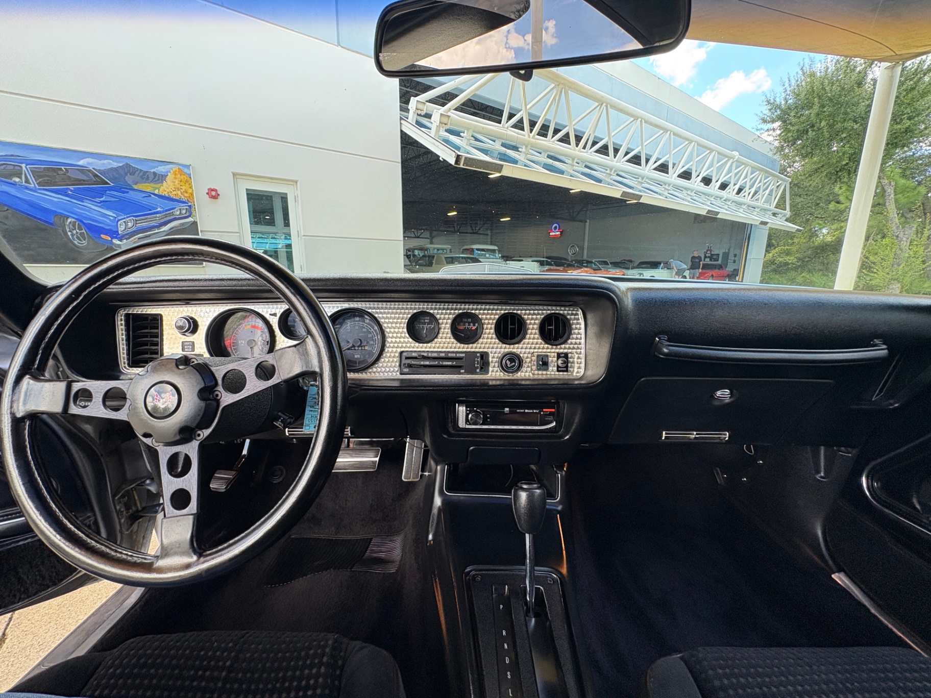 Vehicle photo 38