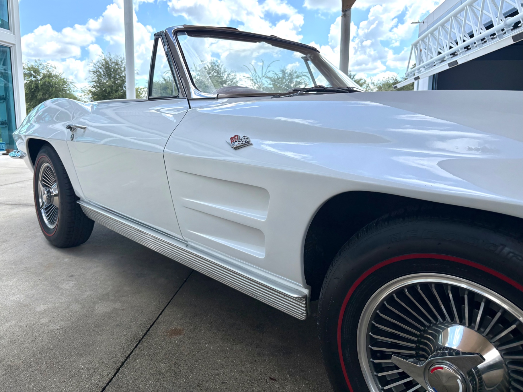 Vehicle photo 18