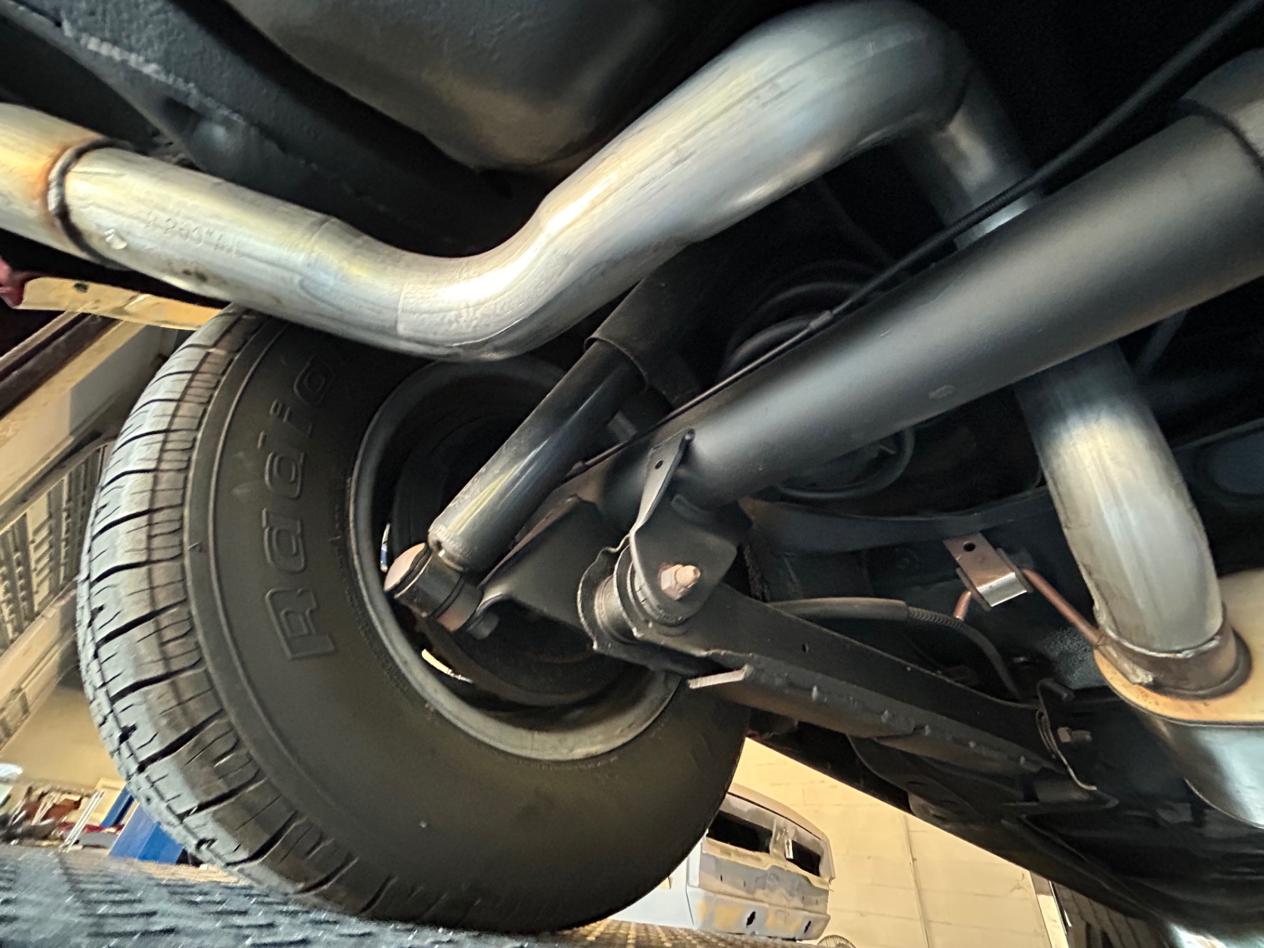 Vehicle photo 35