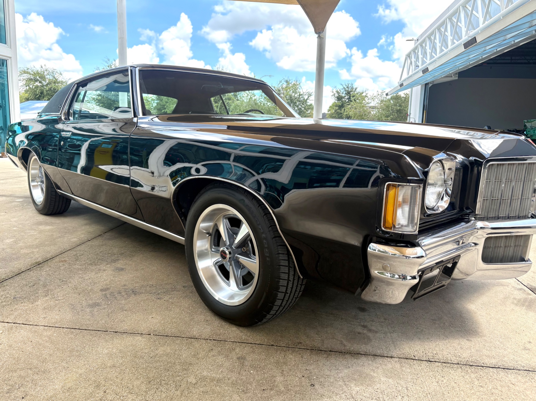 Vehicle photo 19
