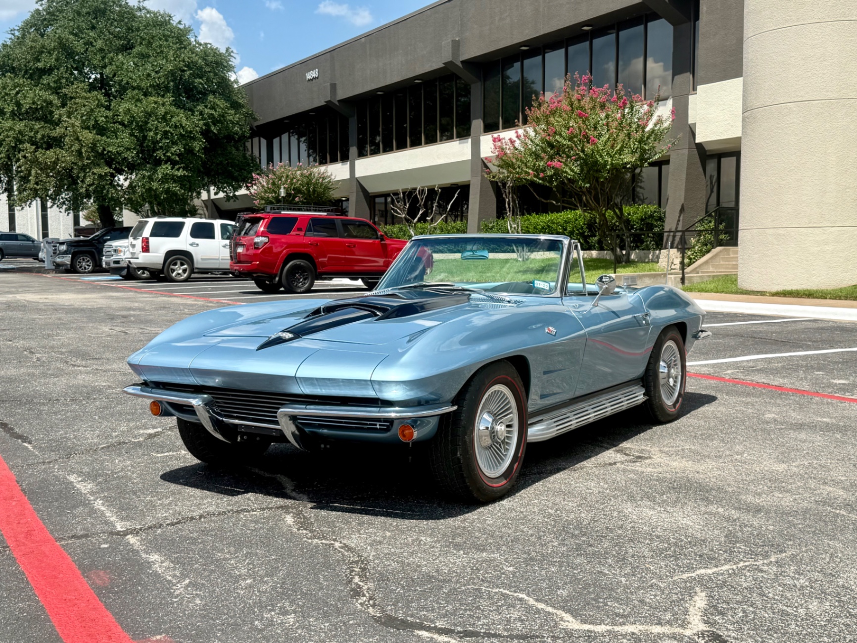 Vehicle photo 2