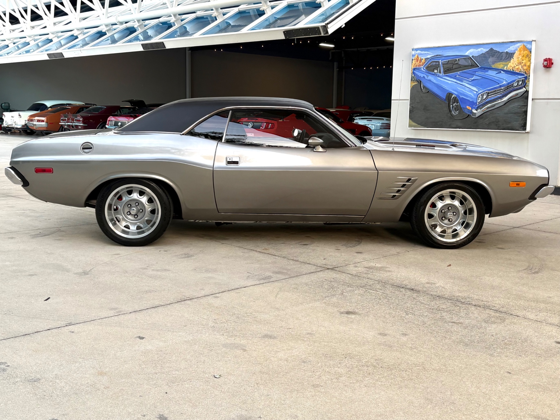 Vehicle photo 5