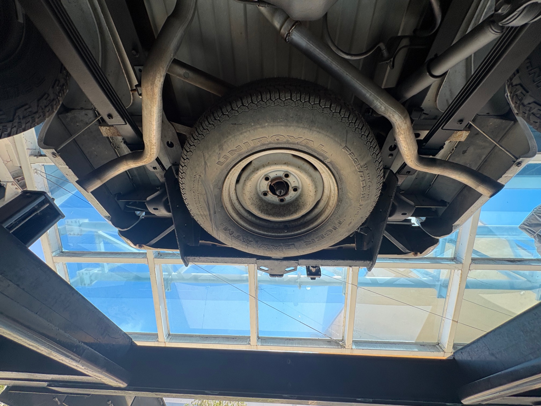 Vehicle photo 56
