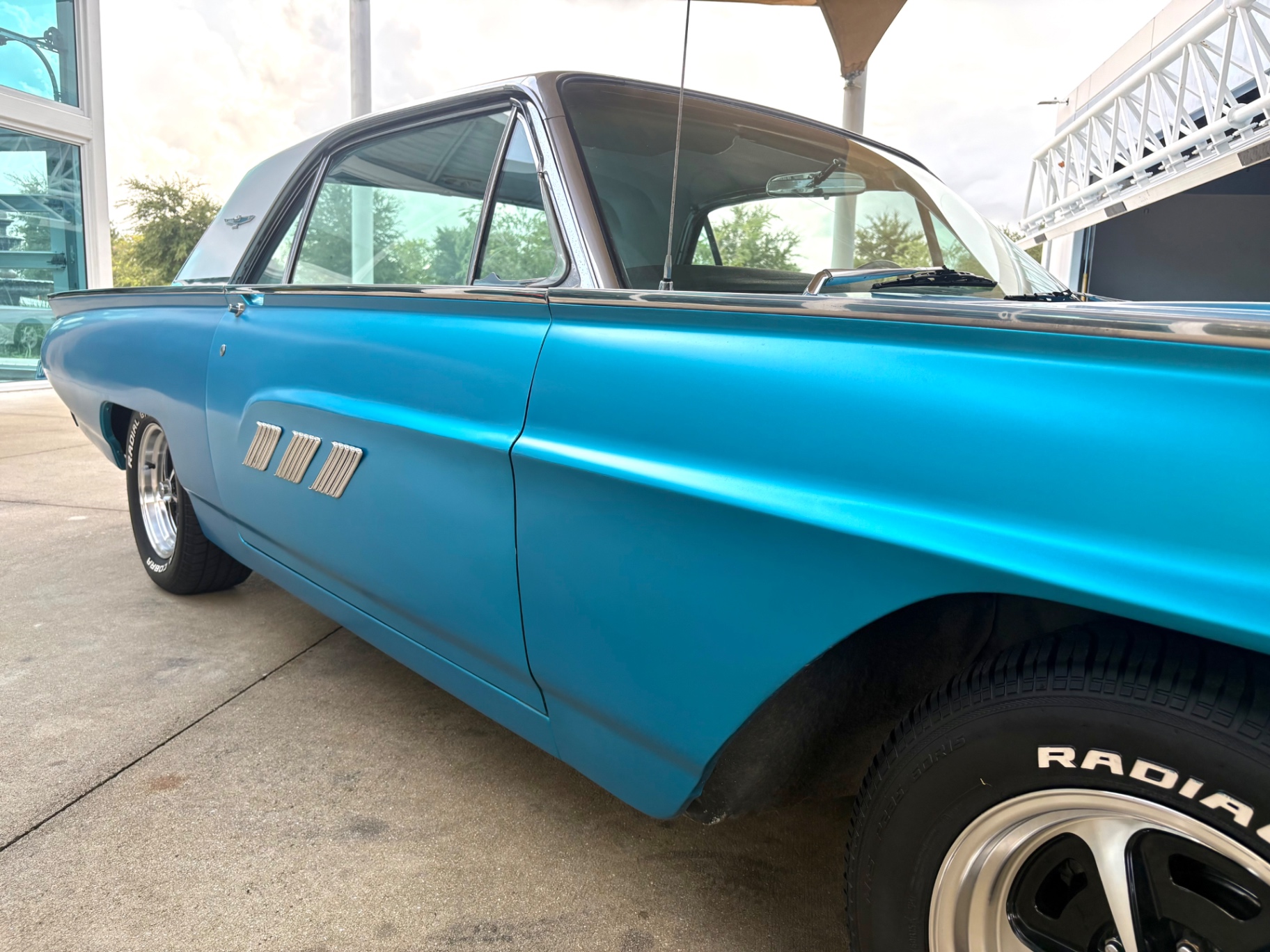 Vehicle photo 18