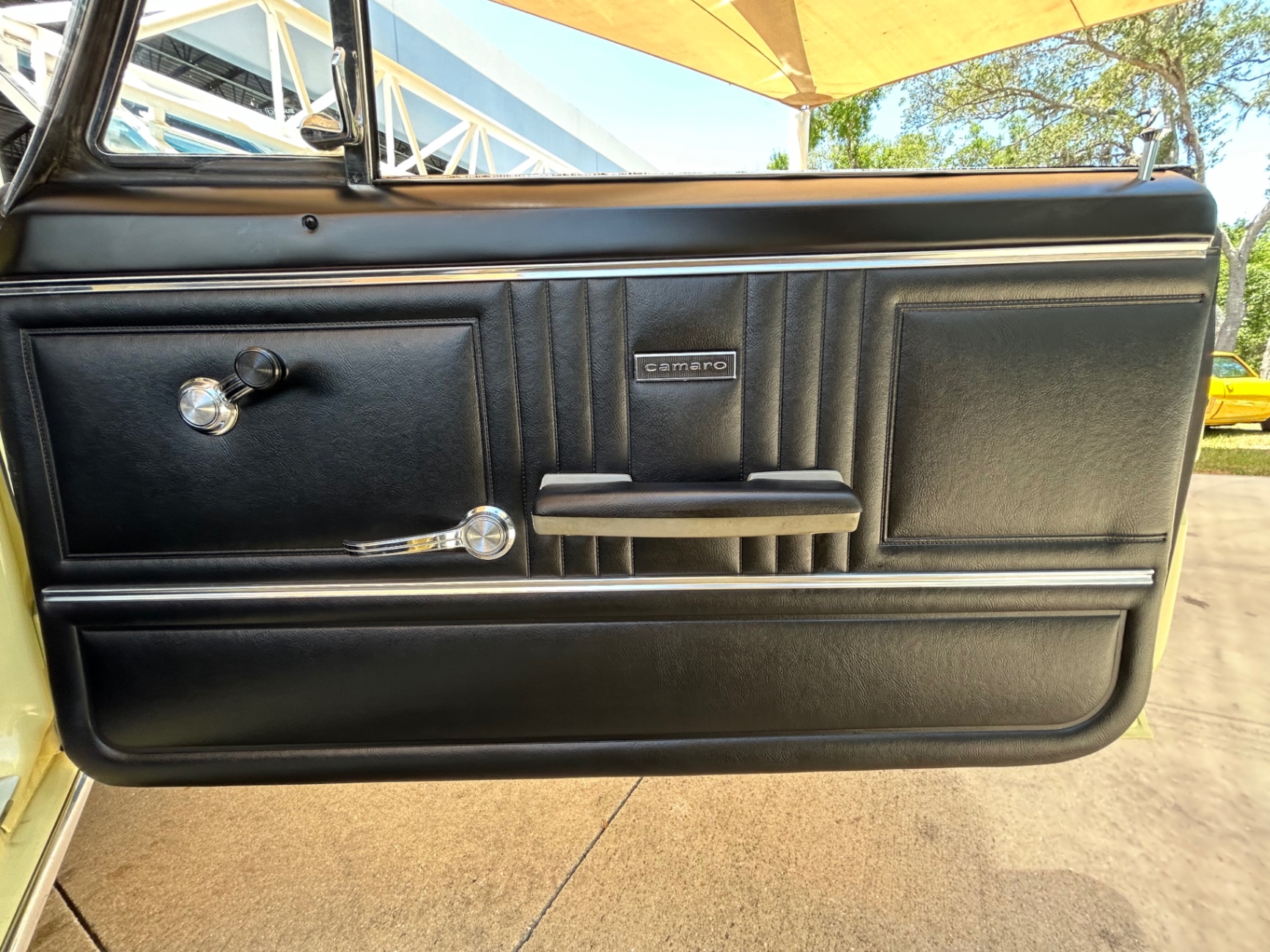 Vehicle photo 28