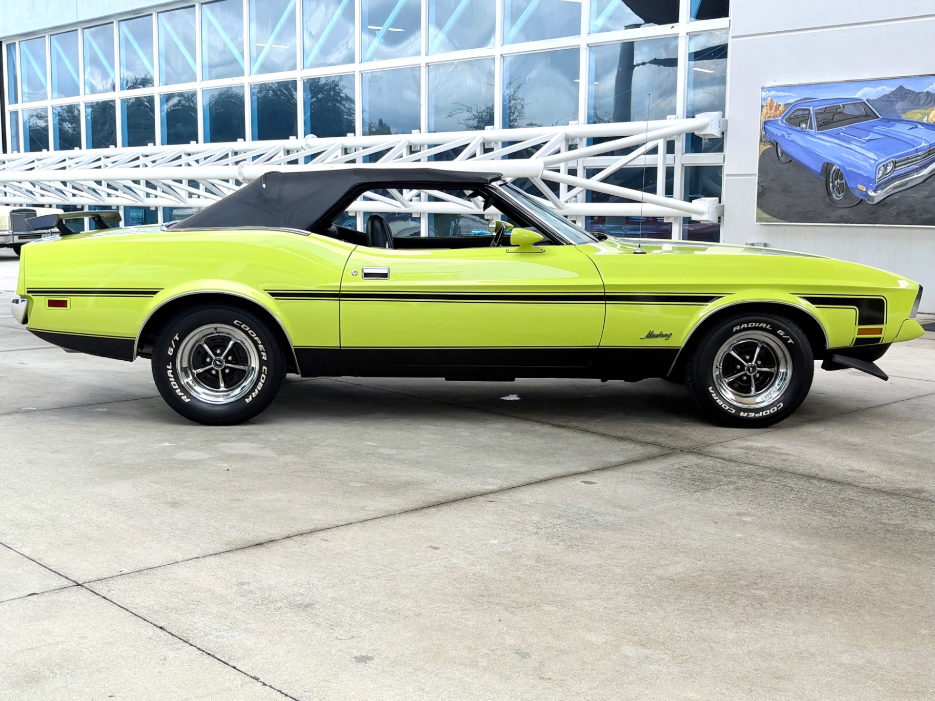Vehicle photo 22