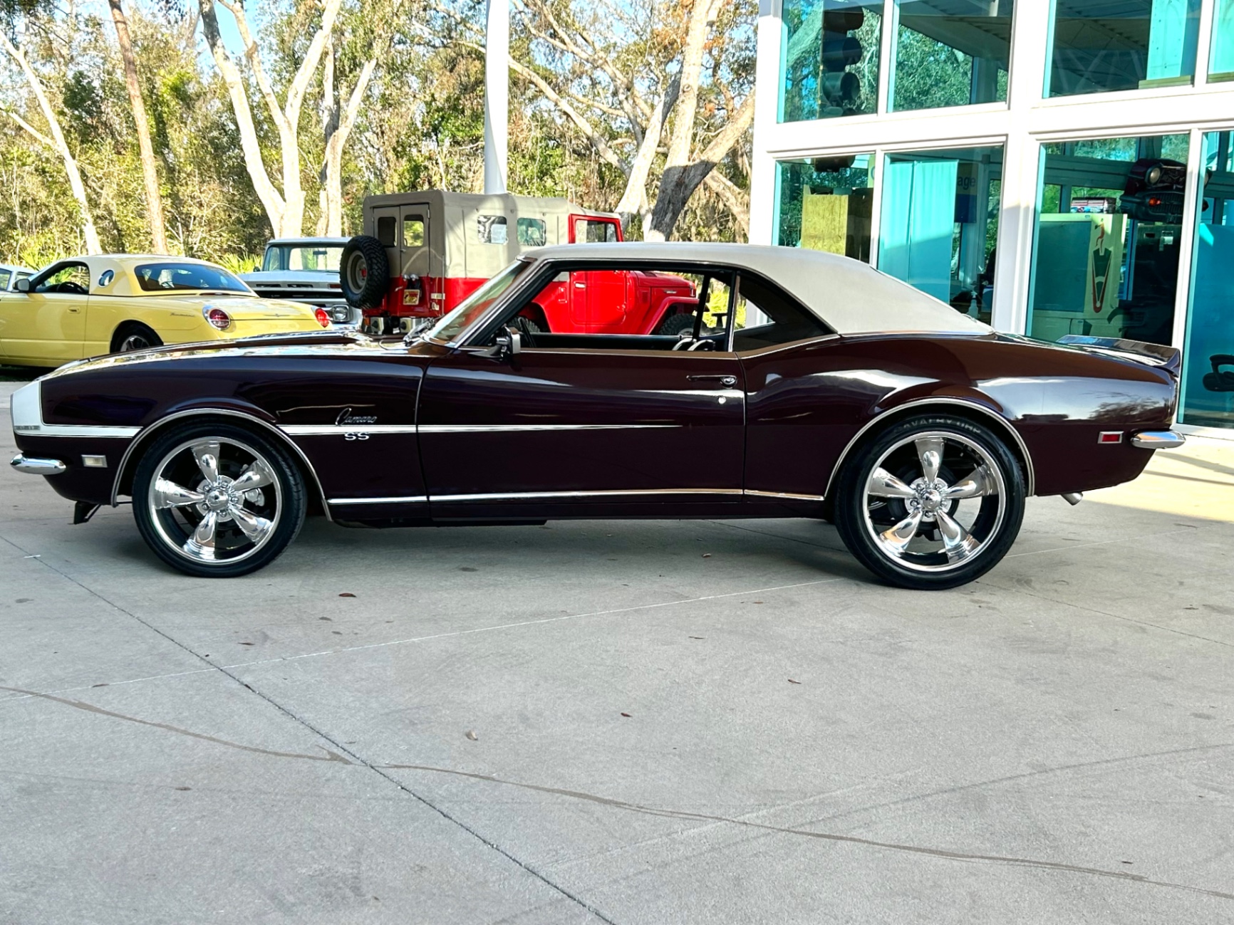 Vehicle photo 11