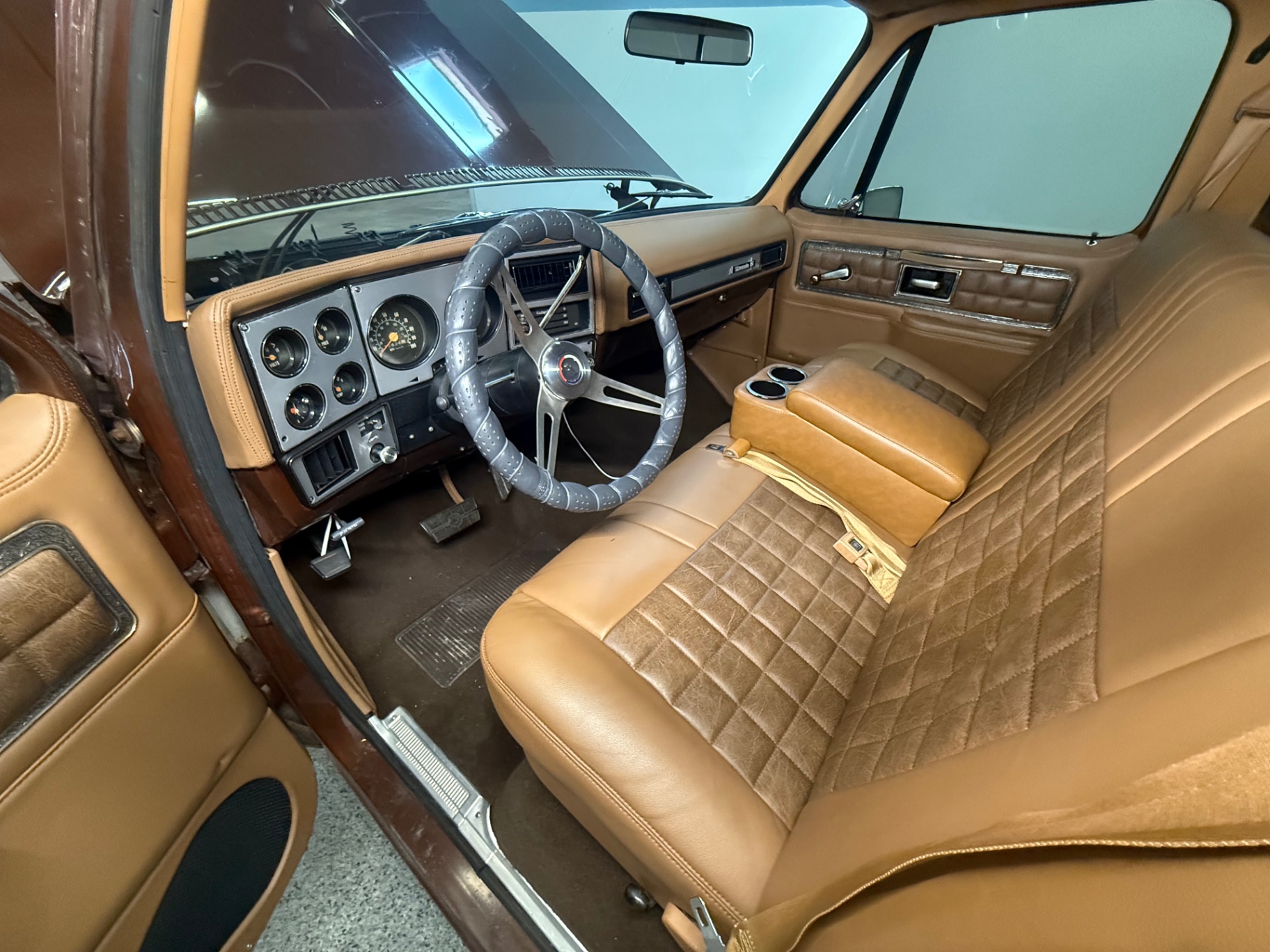 Vehicle photo 30