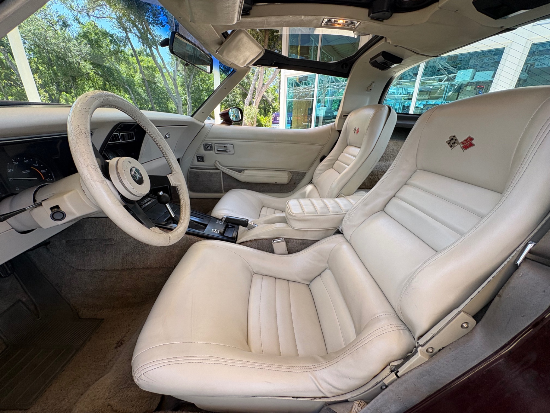 Vehicle photo 32