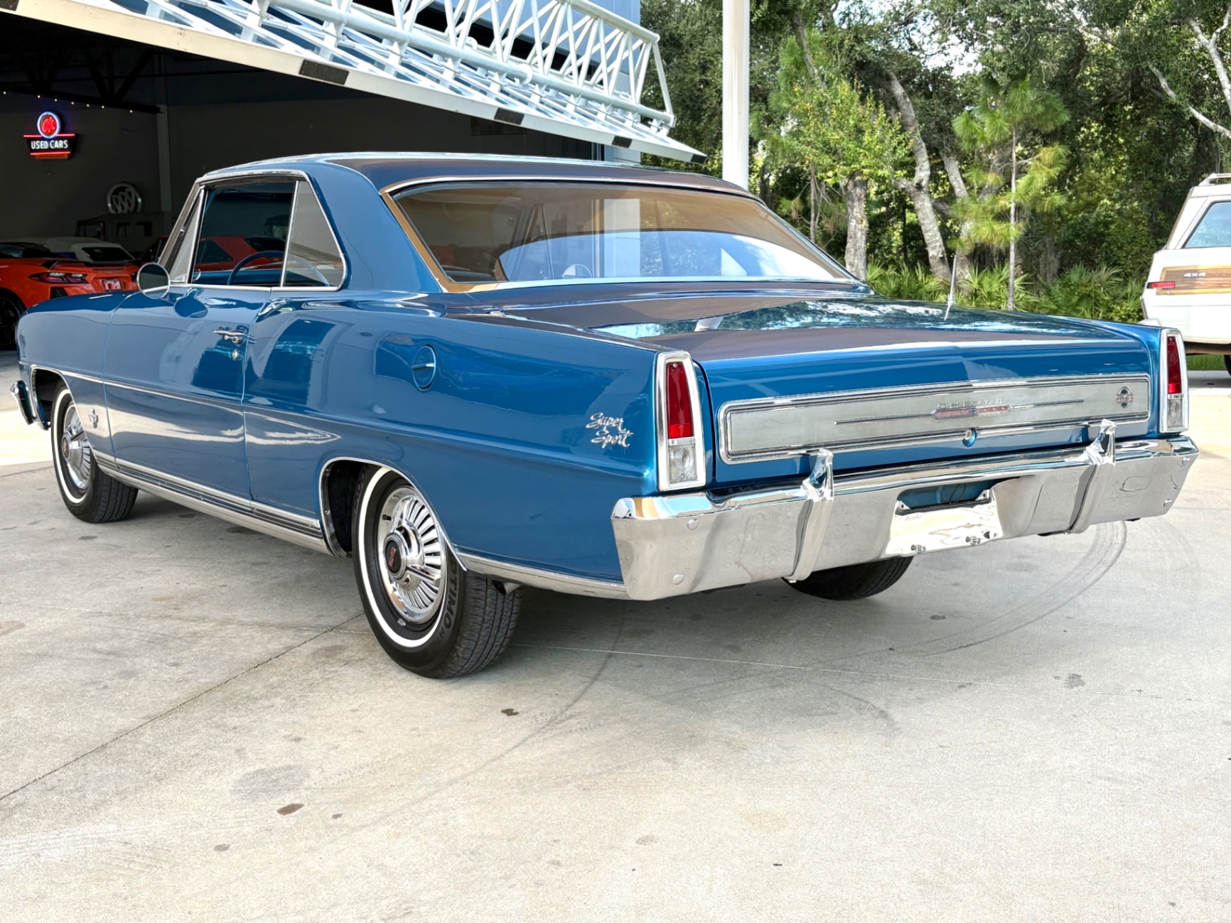 Vehicle photo 8