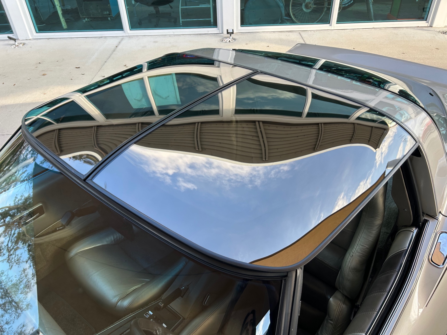 Vehicle photo 20