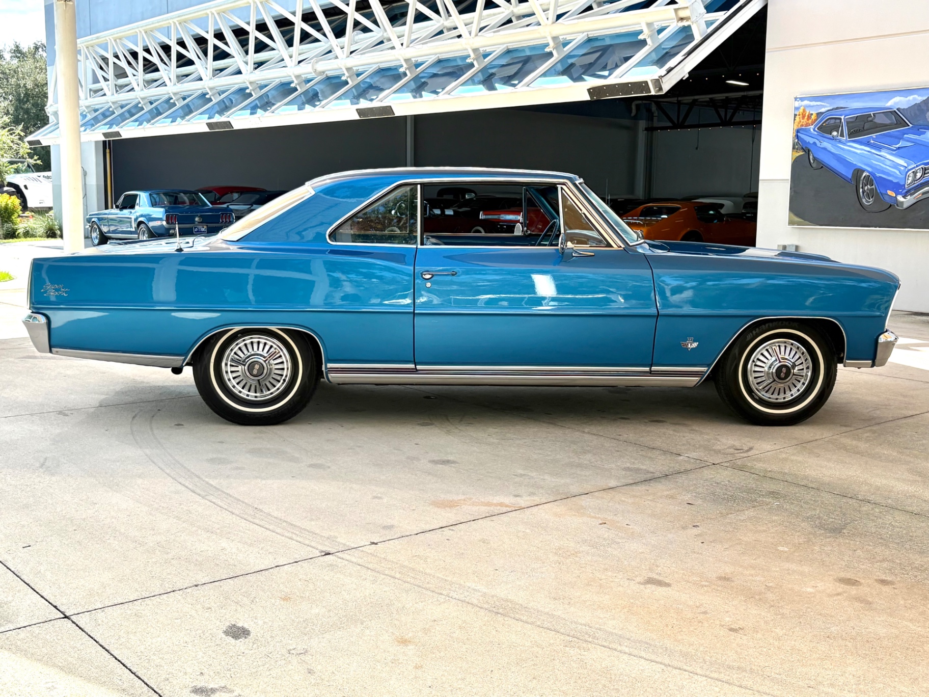 Vehicle photo 4