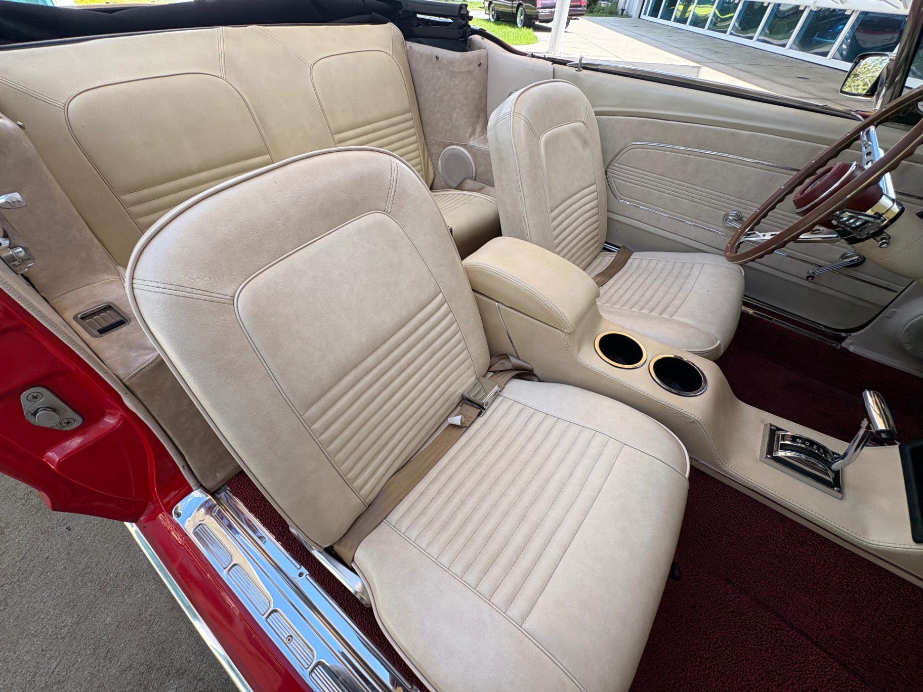 Vehicle photo 46