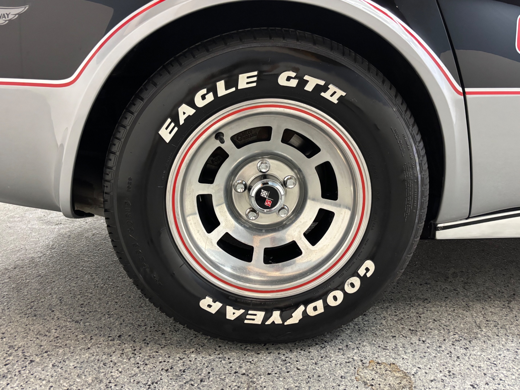 Vehicle photo 12