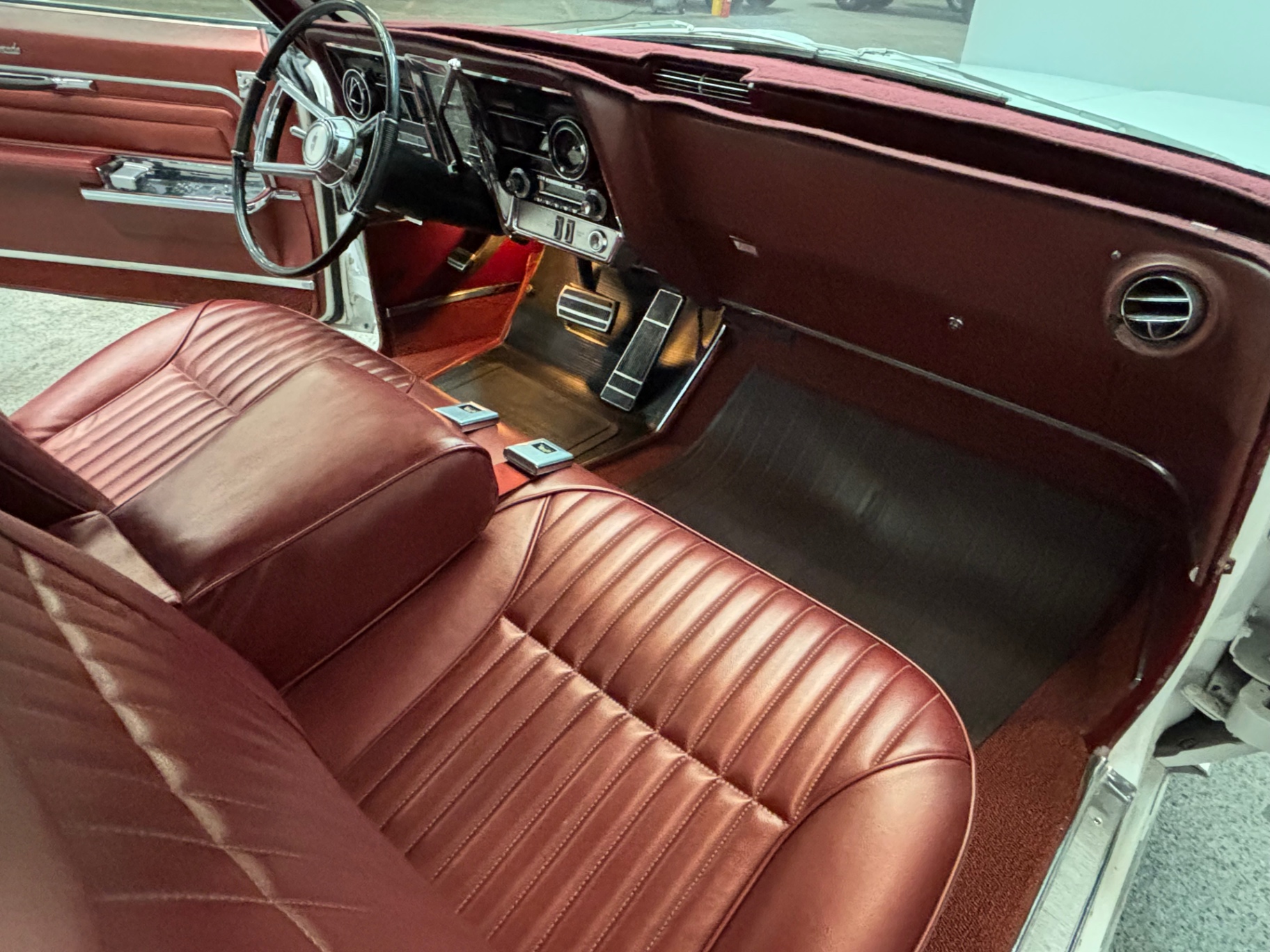 Vehicle photo 27