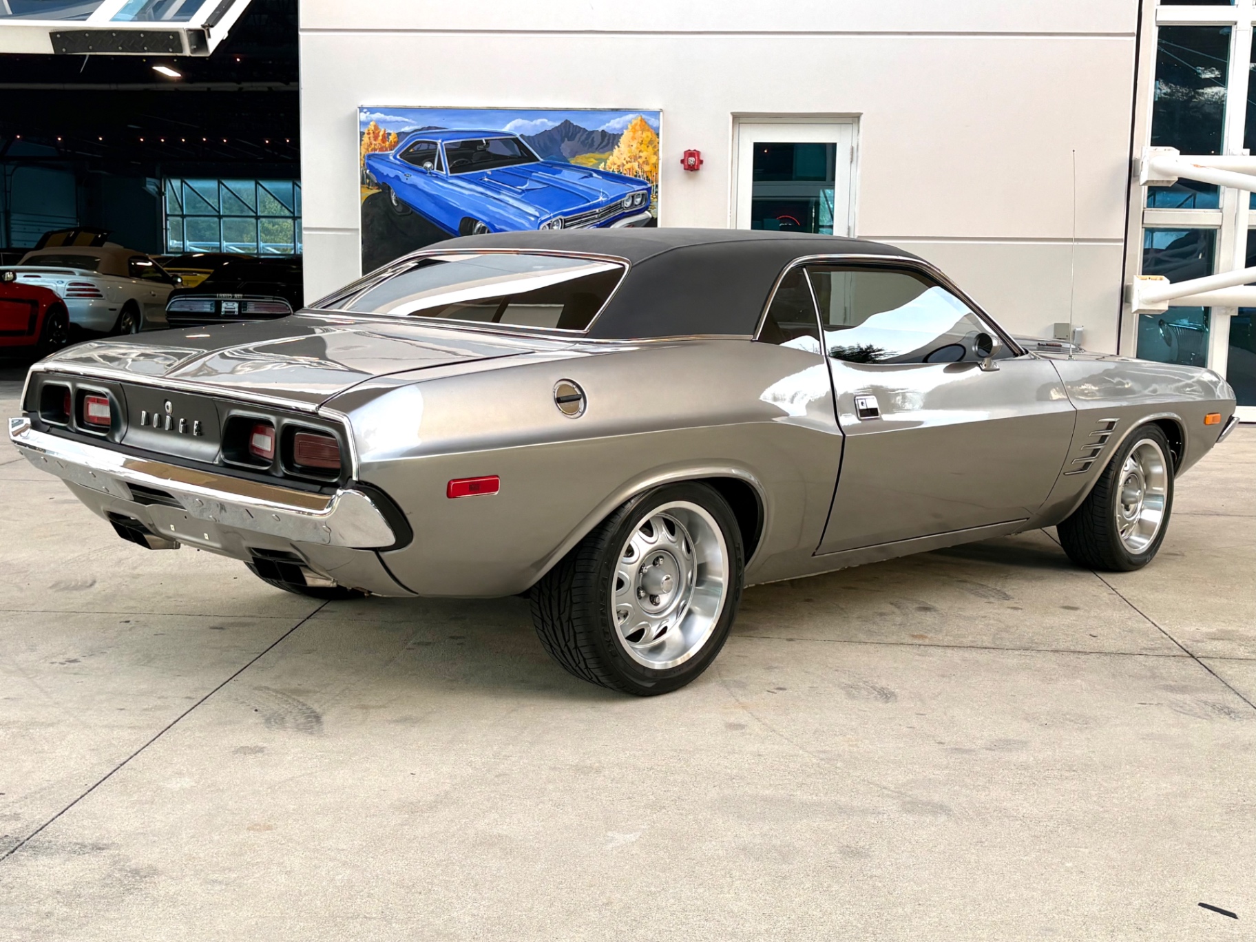 Vehicle photo 6