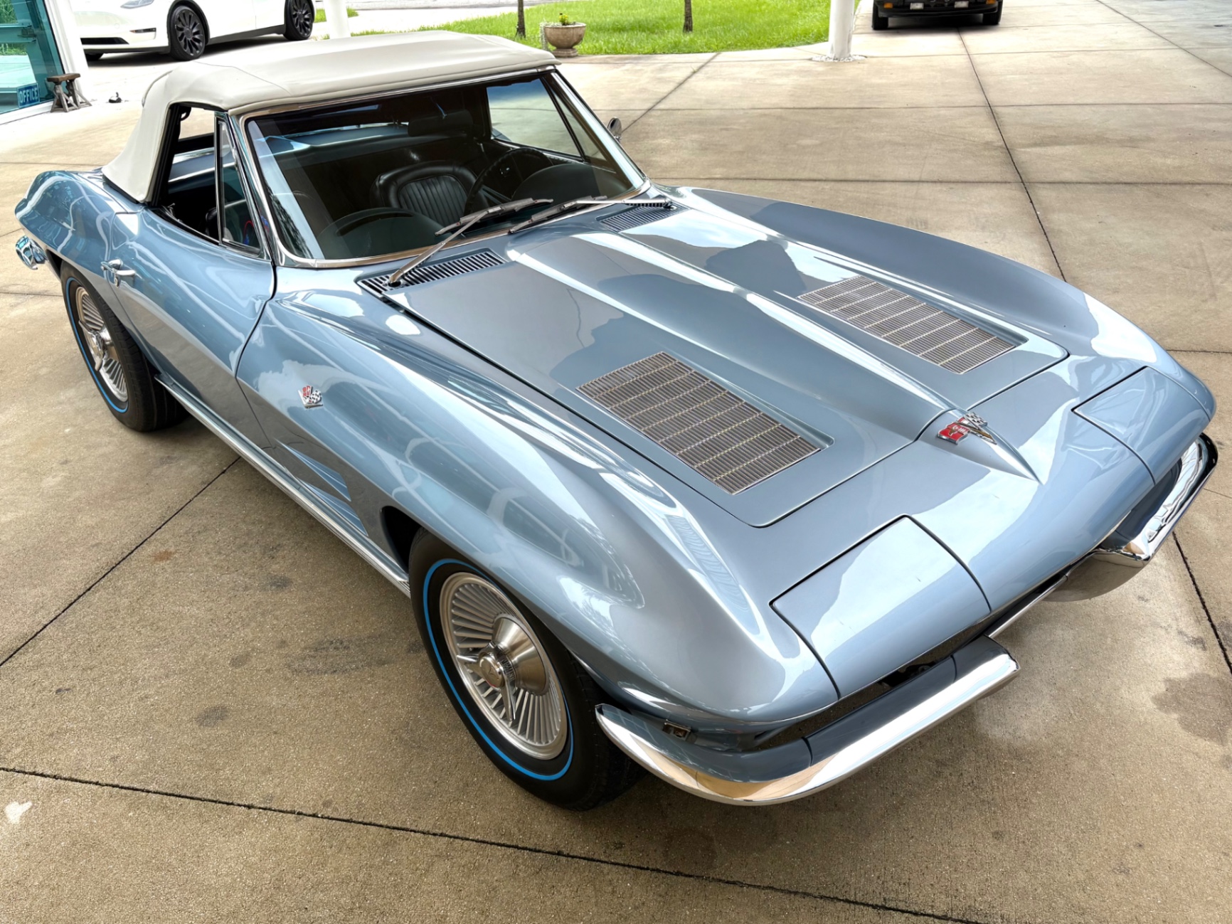 Vehicle photo 22
