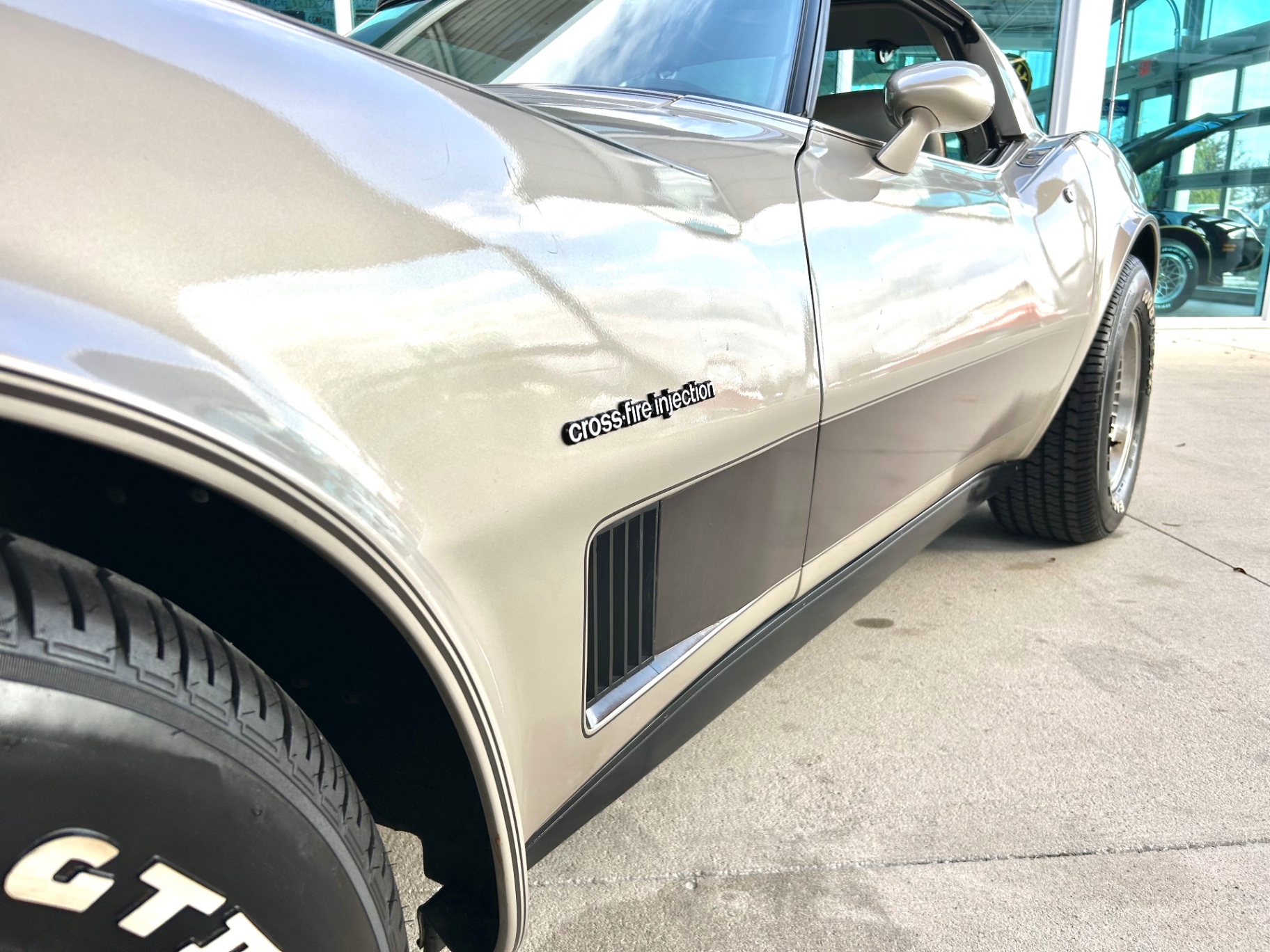 Vehicle photo 13
