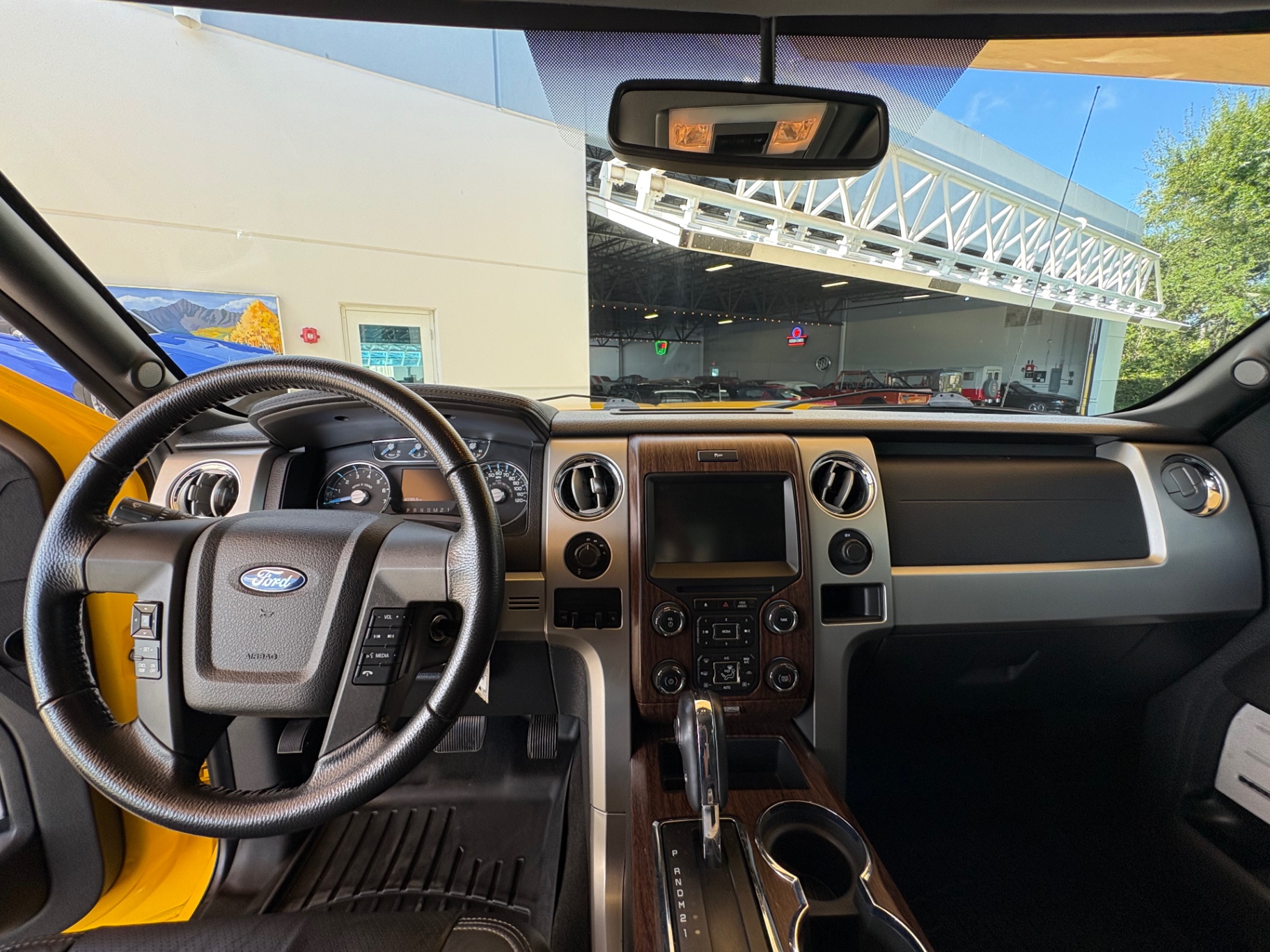 Vehicle photo 35
