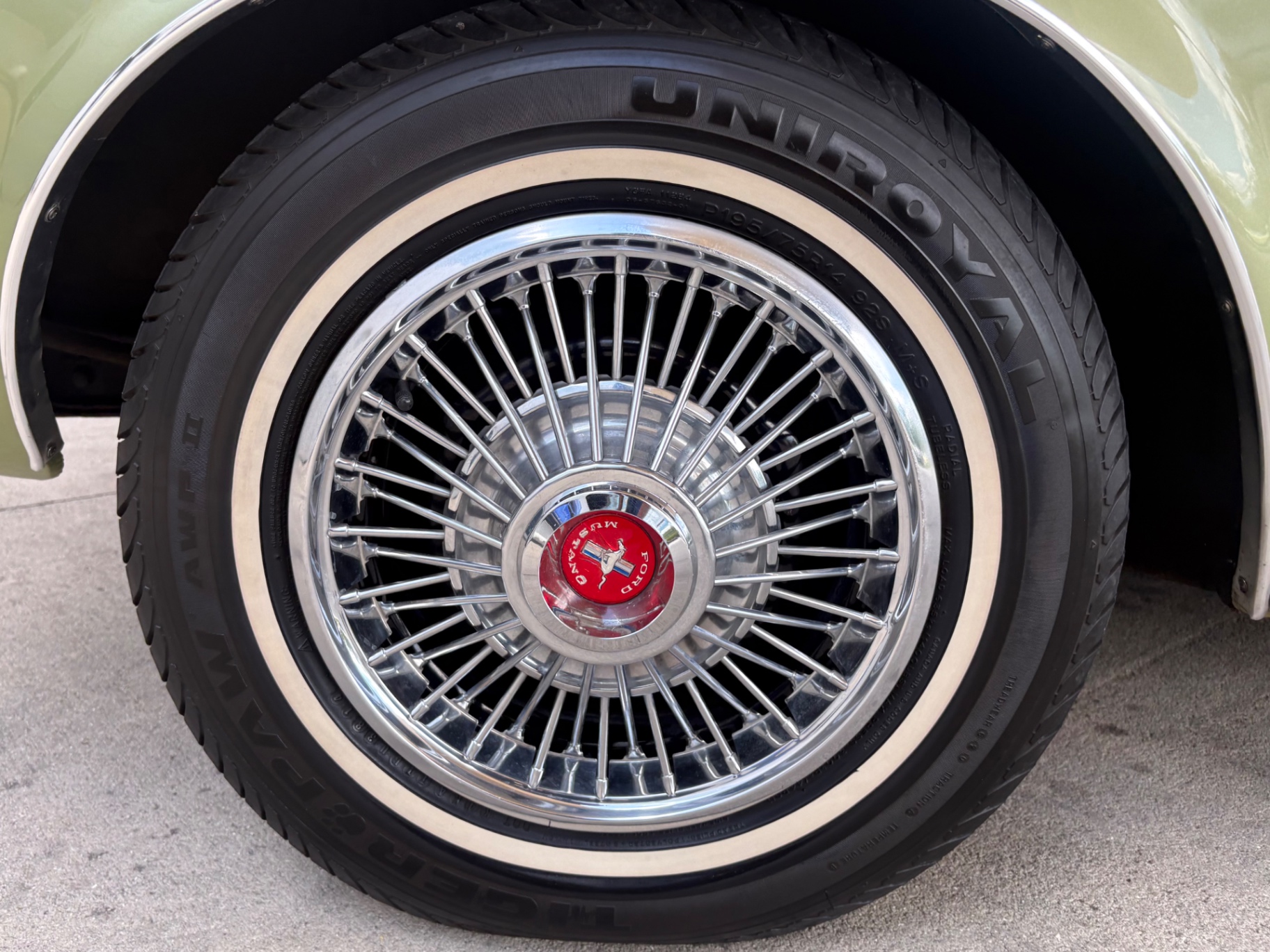 Vehicle photo 27