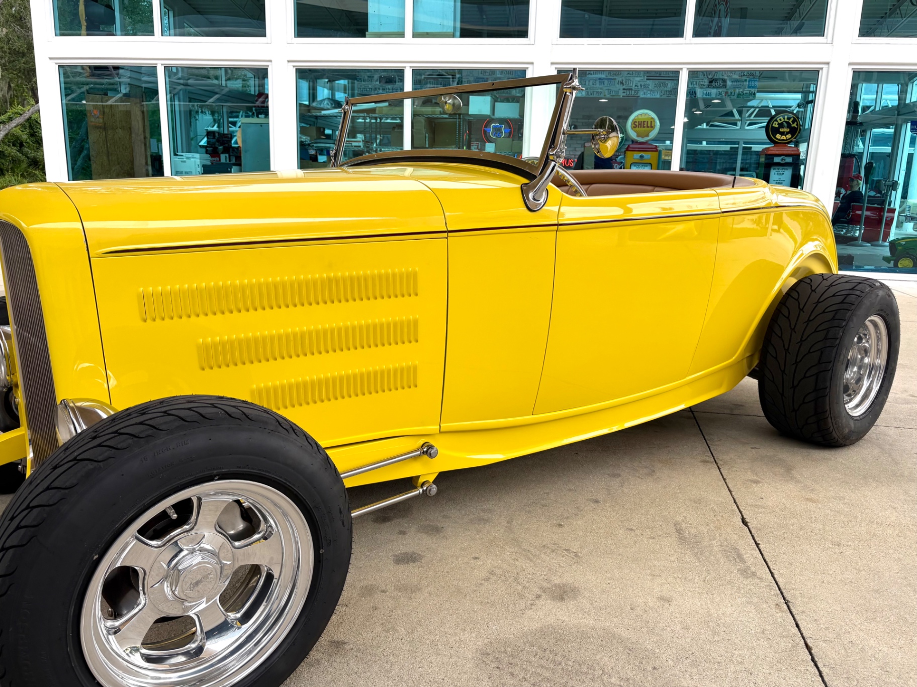 Vehicle photo 12