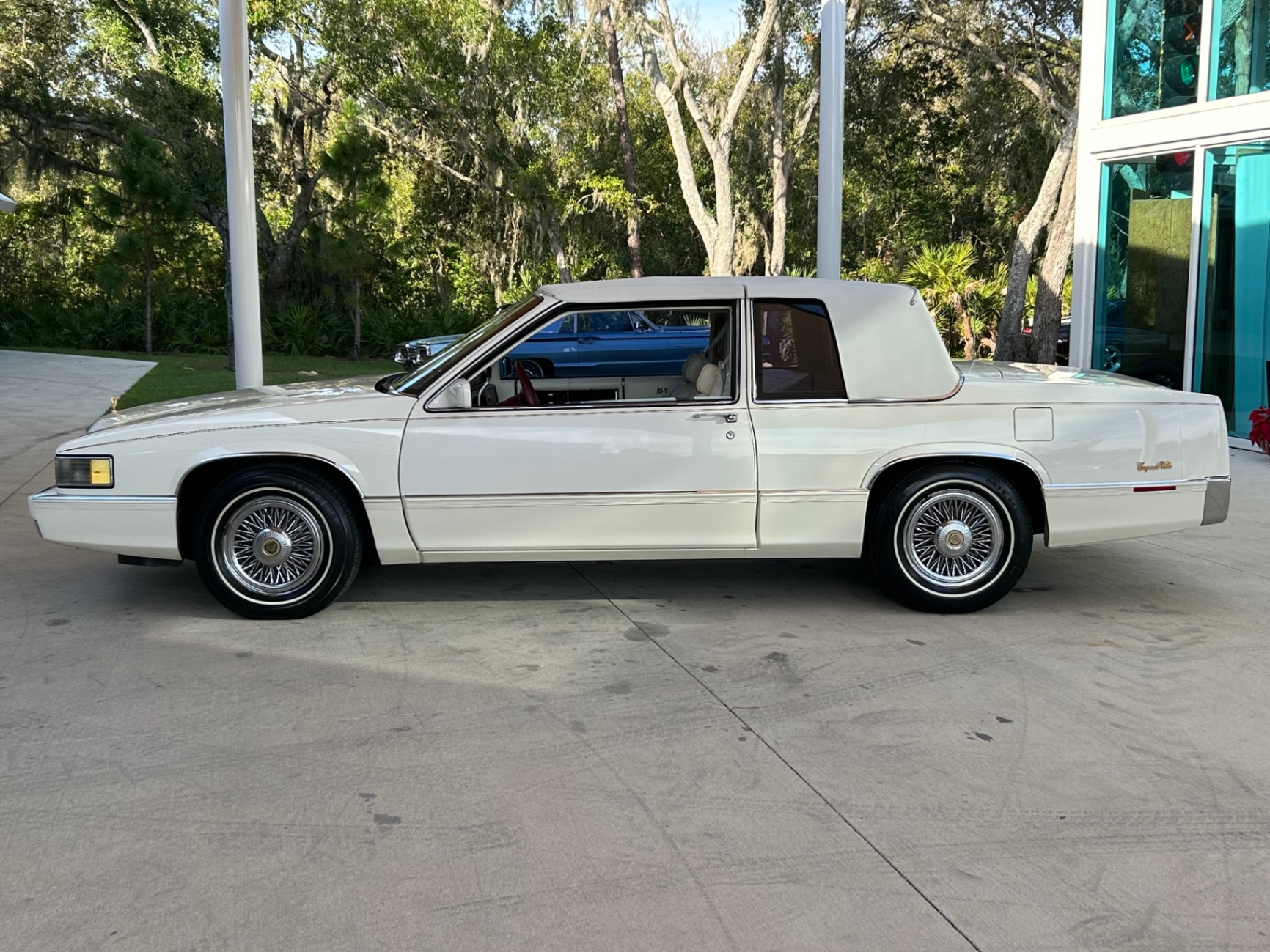 Vehicle photo 11