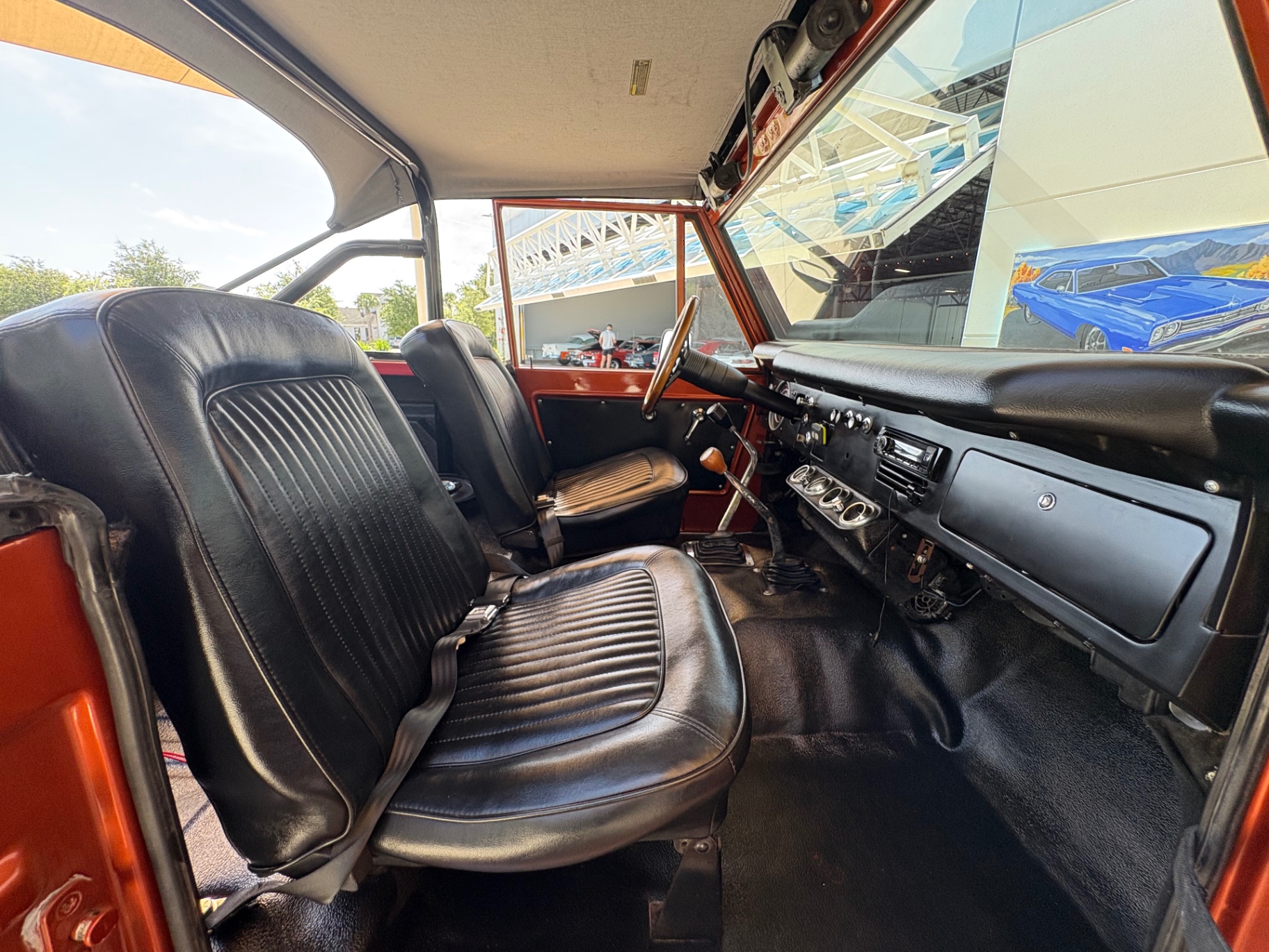 Vehicle photo 36