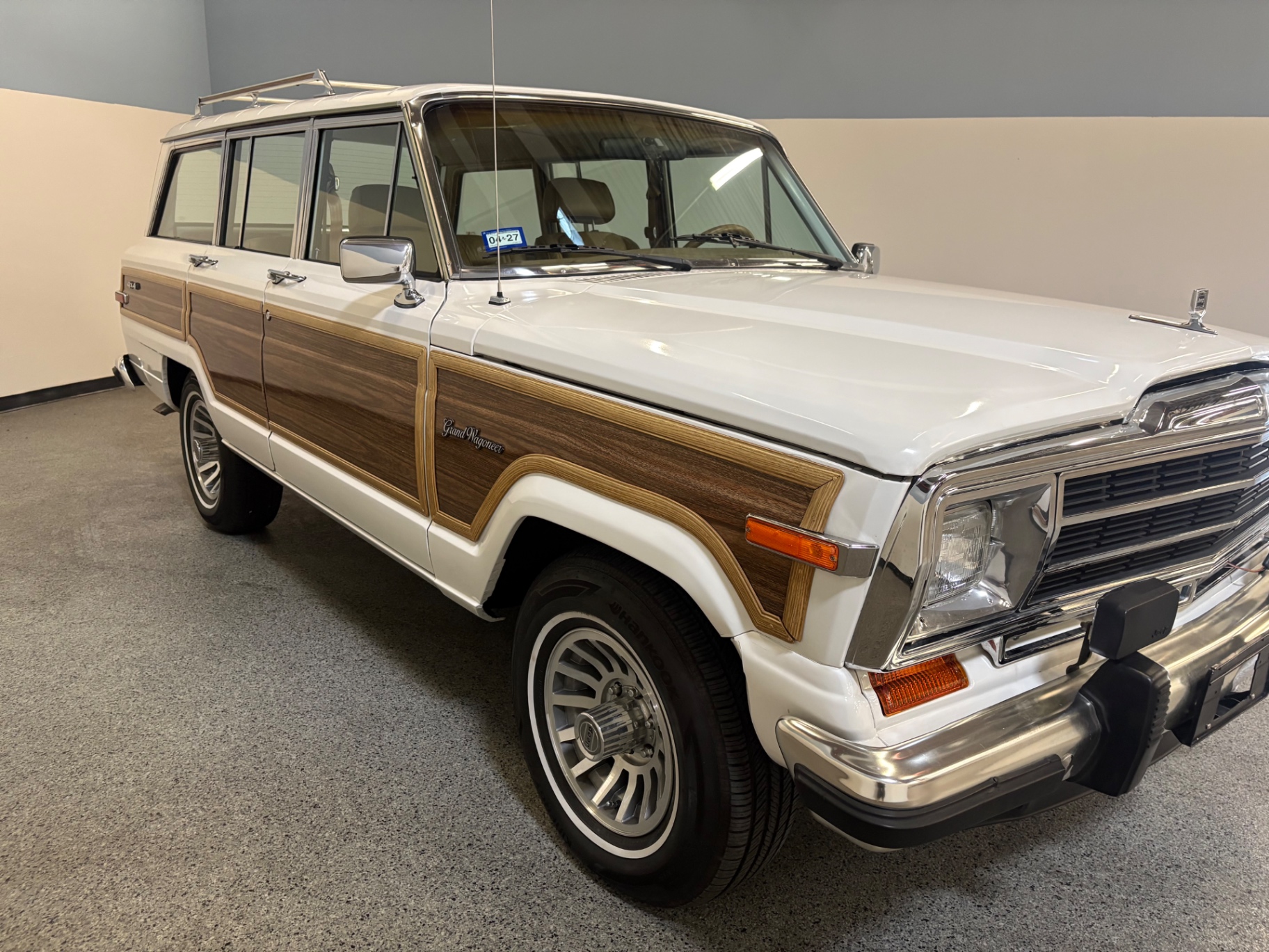 Vehicle photo 8