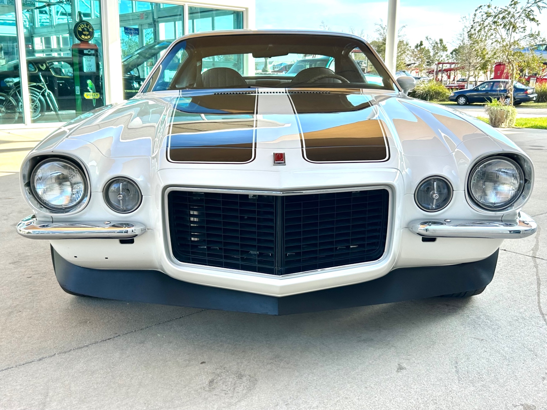Vehicle photo 2