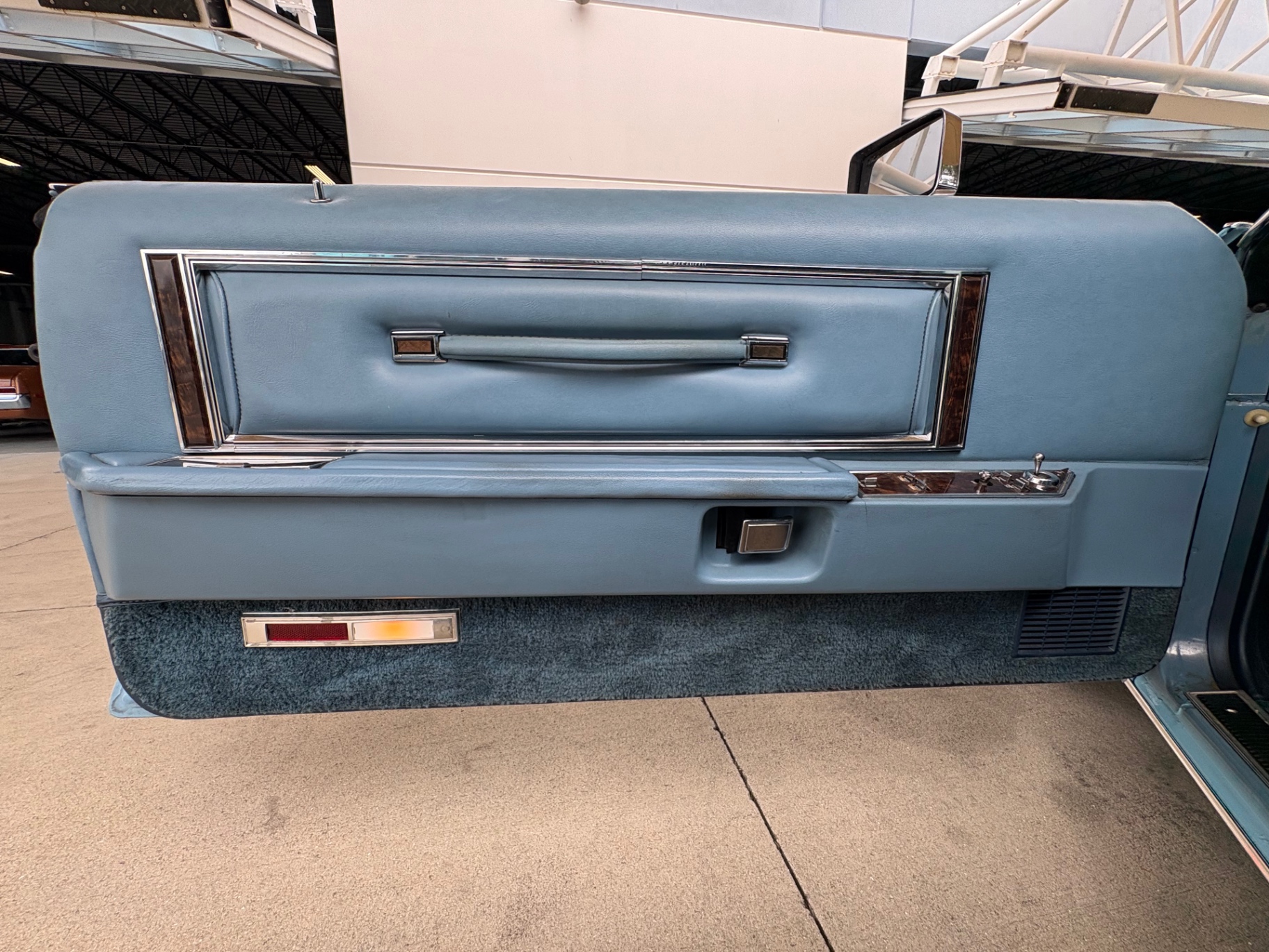 Vehicle photo 31