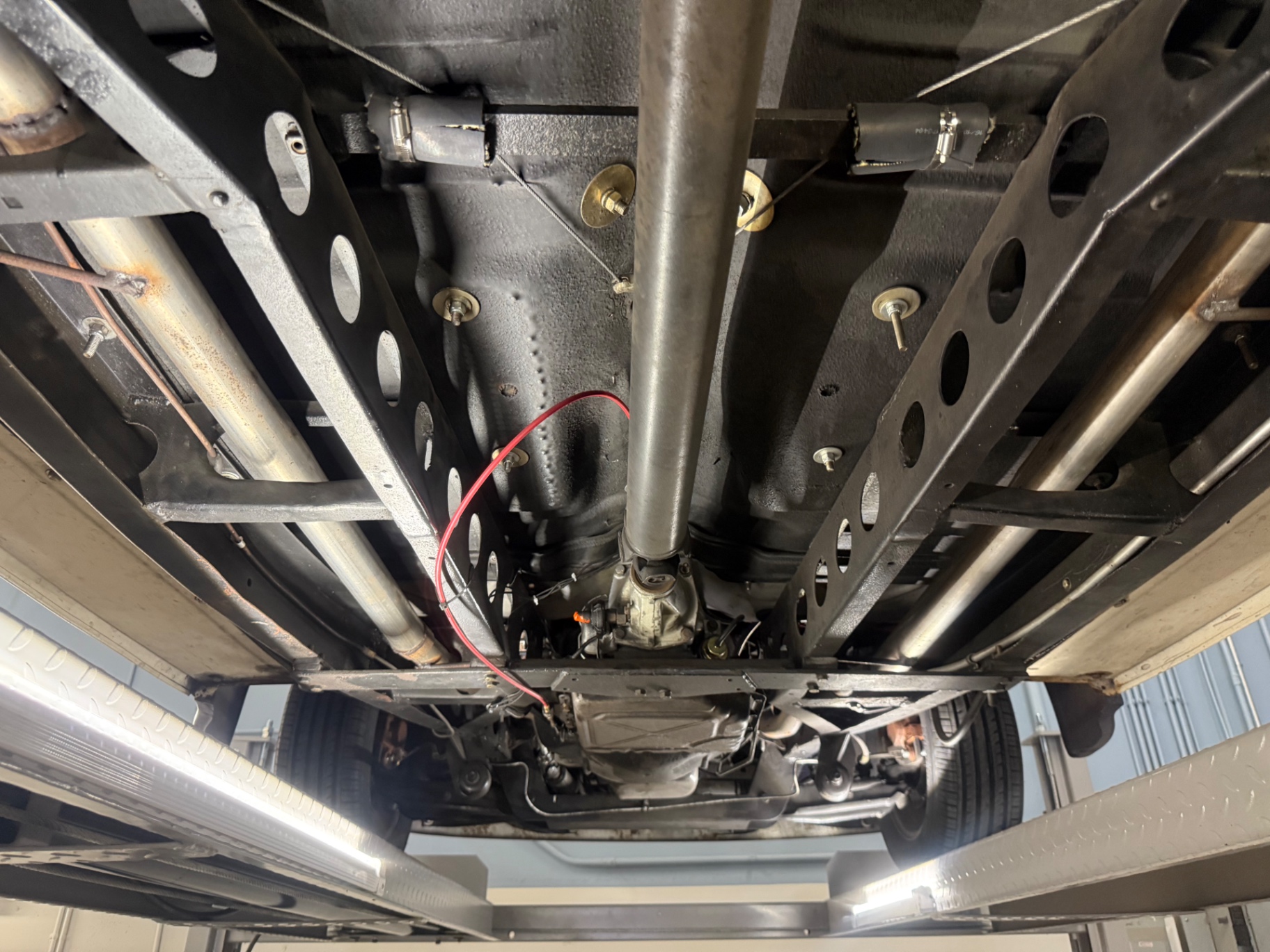 Vehicle photo 46
