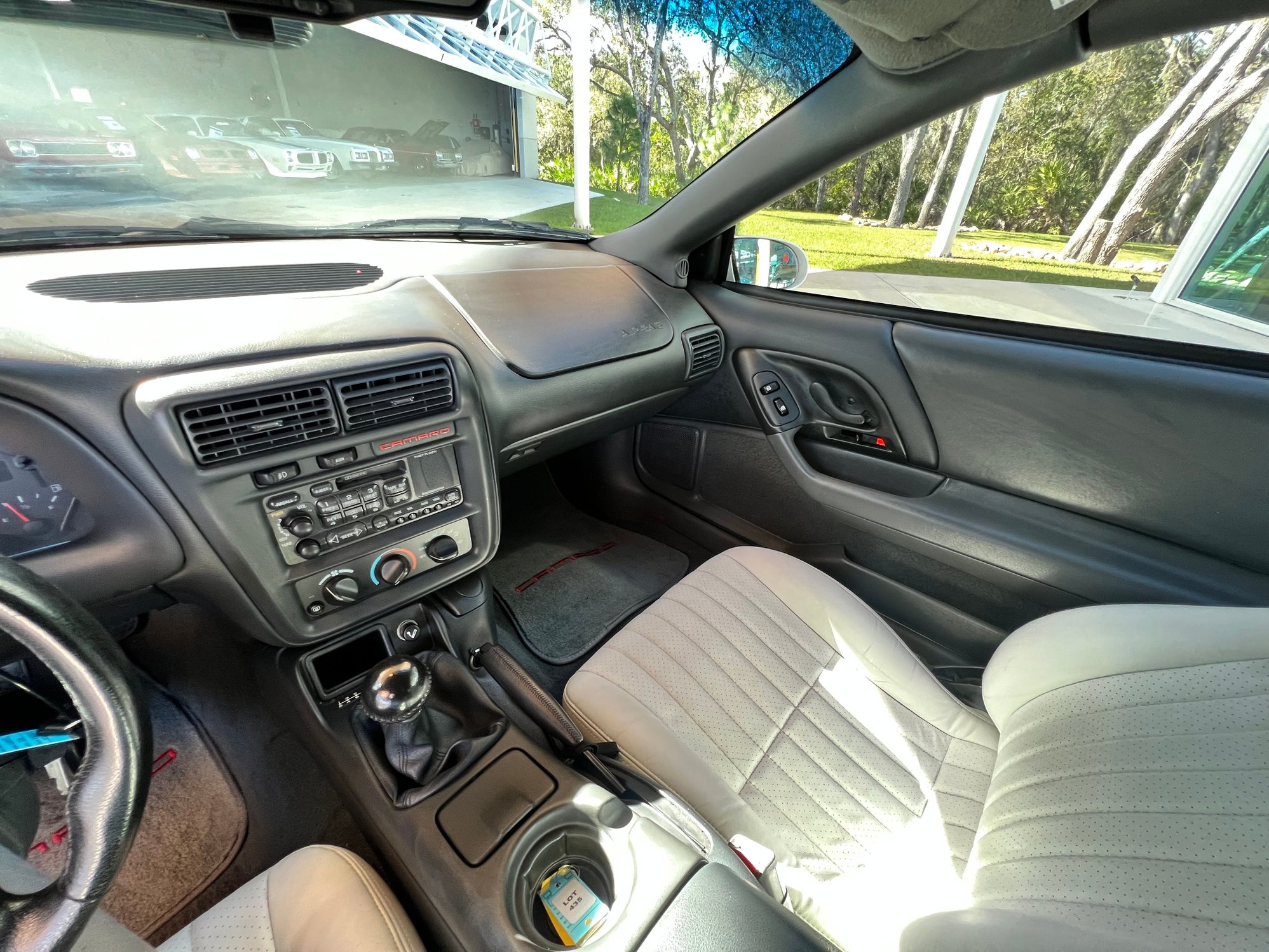 Vehicle photo 27