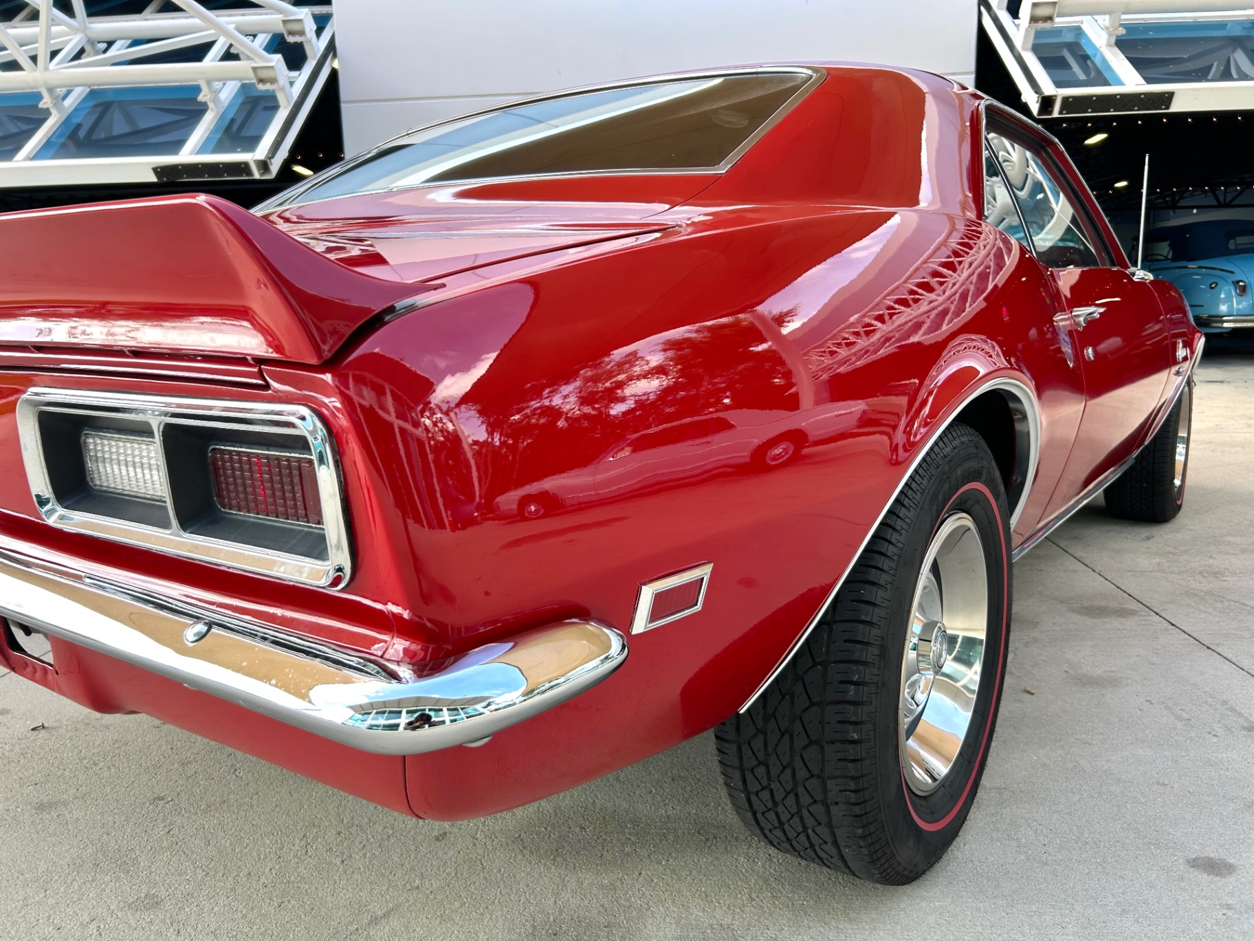 Vehicle photo 17