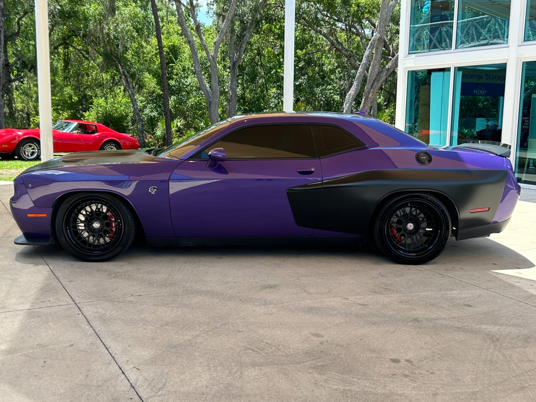 Vehicle photo 11
