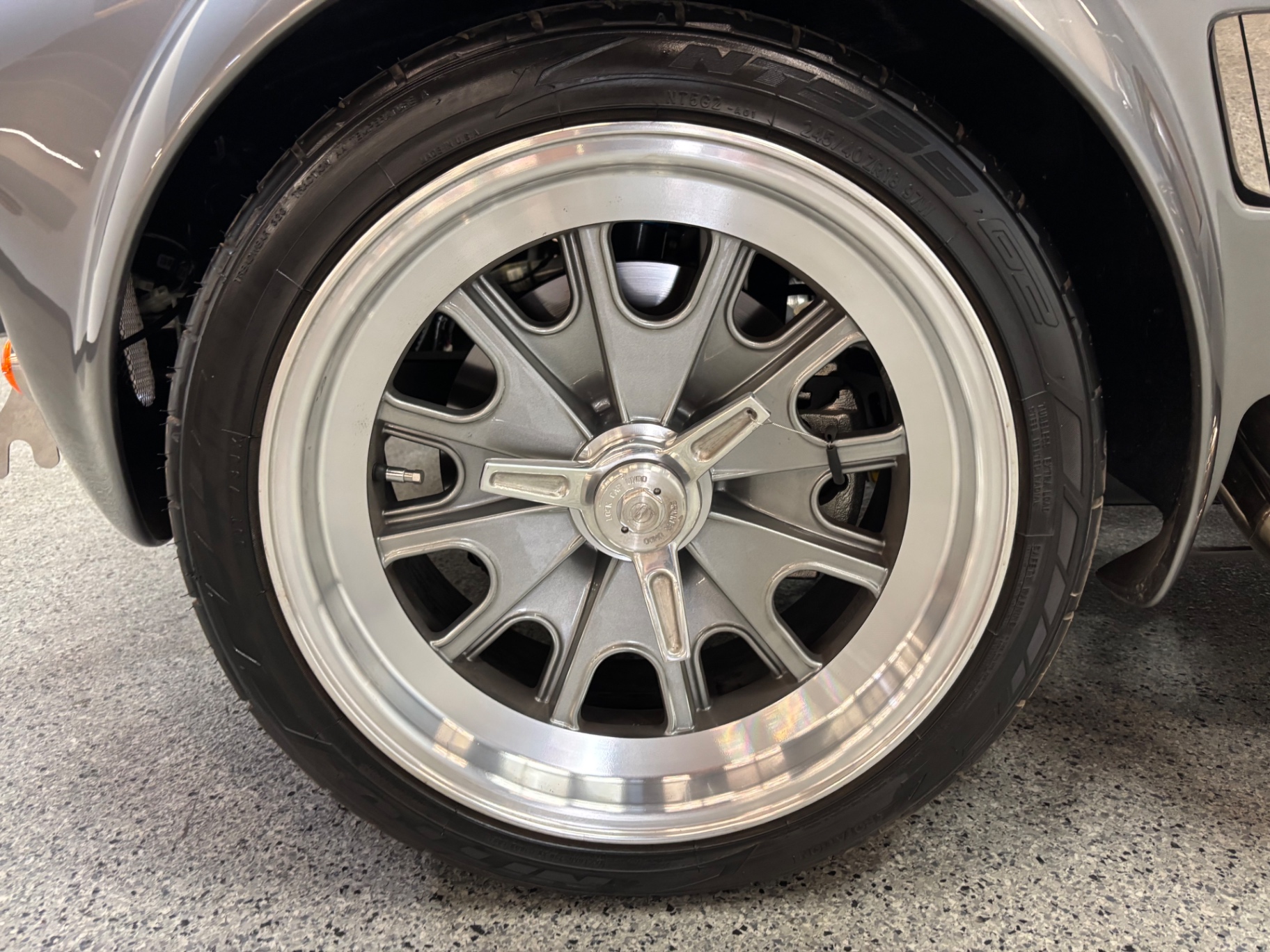 Vehicle photo 17