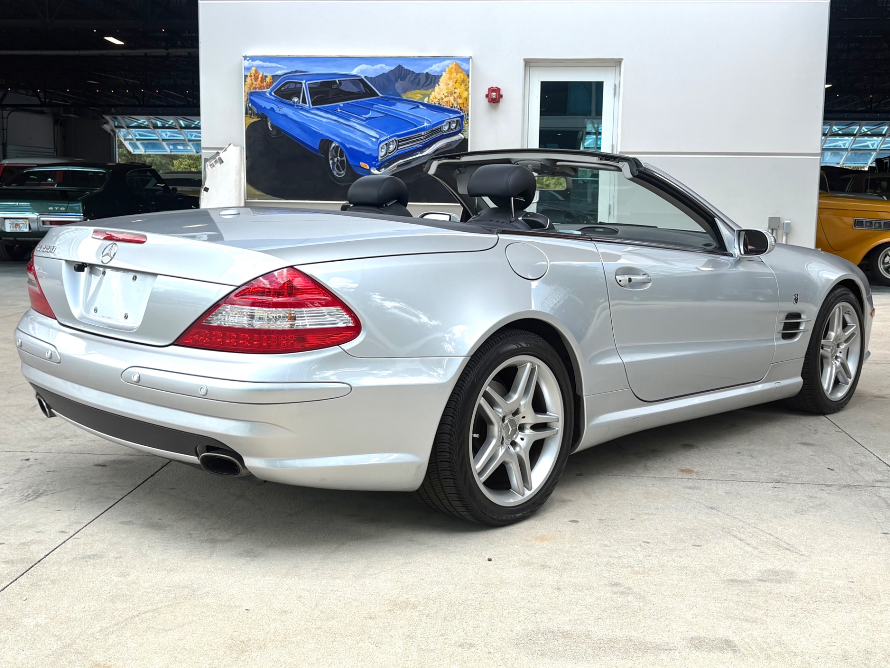 Vehicle photo 6